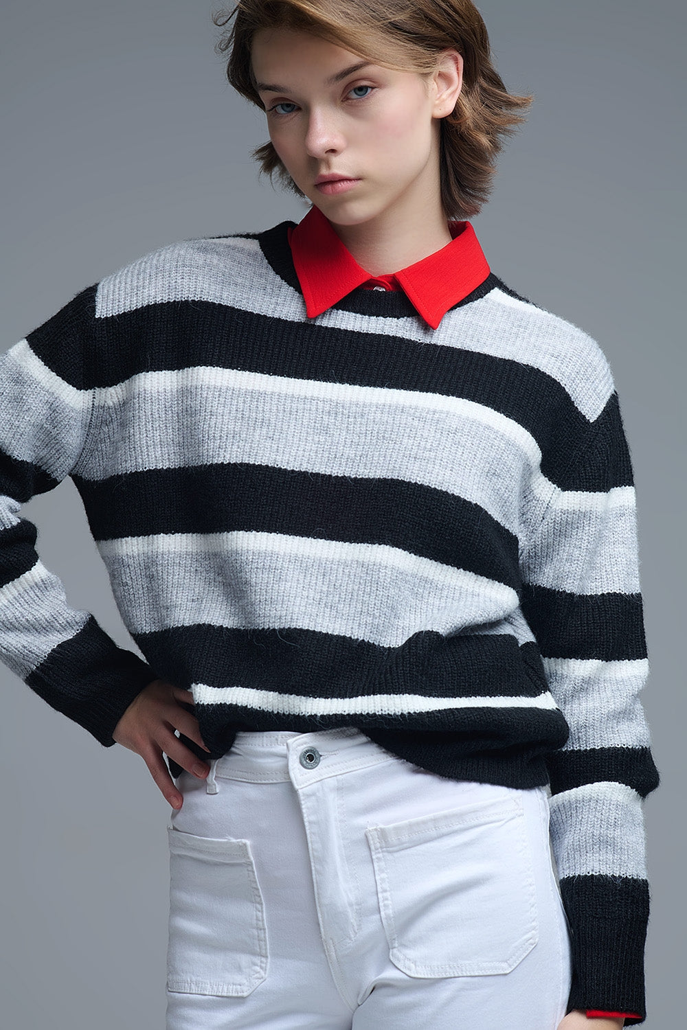 Jersey negro con rayas blancas y grises Q2