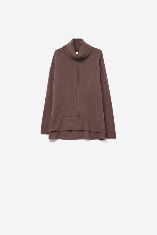Q2 Jersey oversize con cuello vuelto en marrón