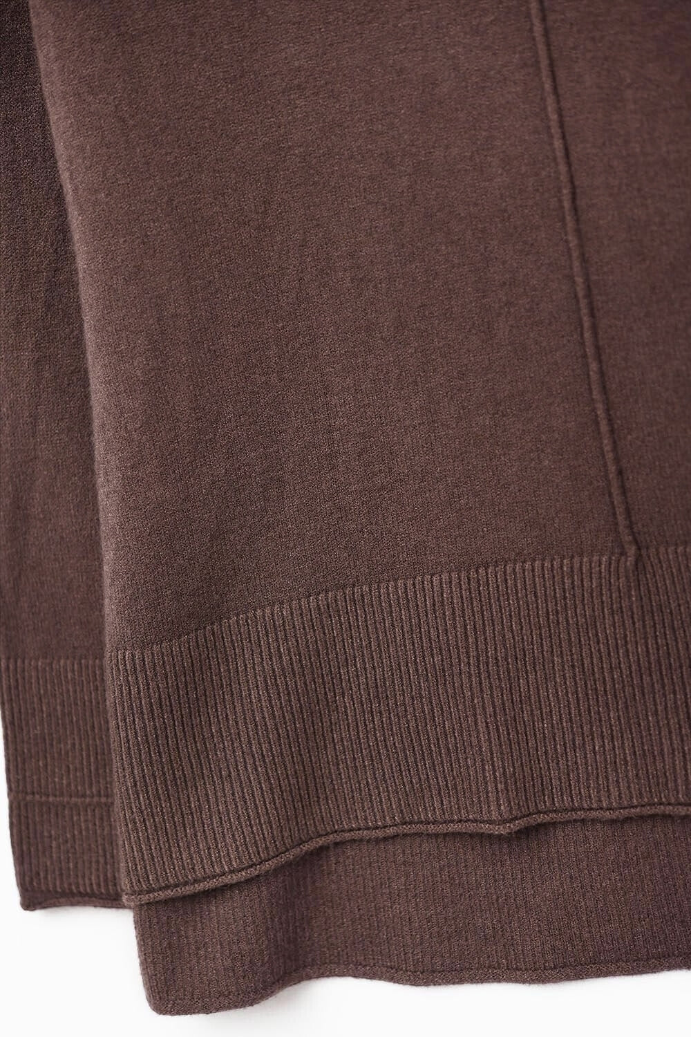 Jersey oversize con cuello vuelto en marrón Q2
