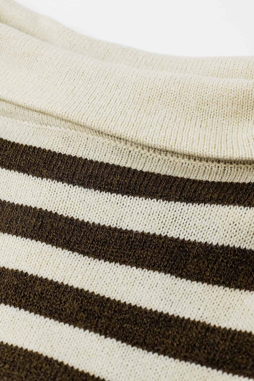 Jersey oversize de cuello alto con alas de murciélago y rayas en crema y marrón Q2