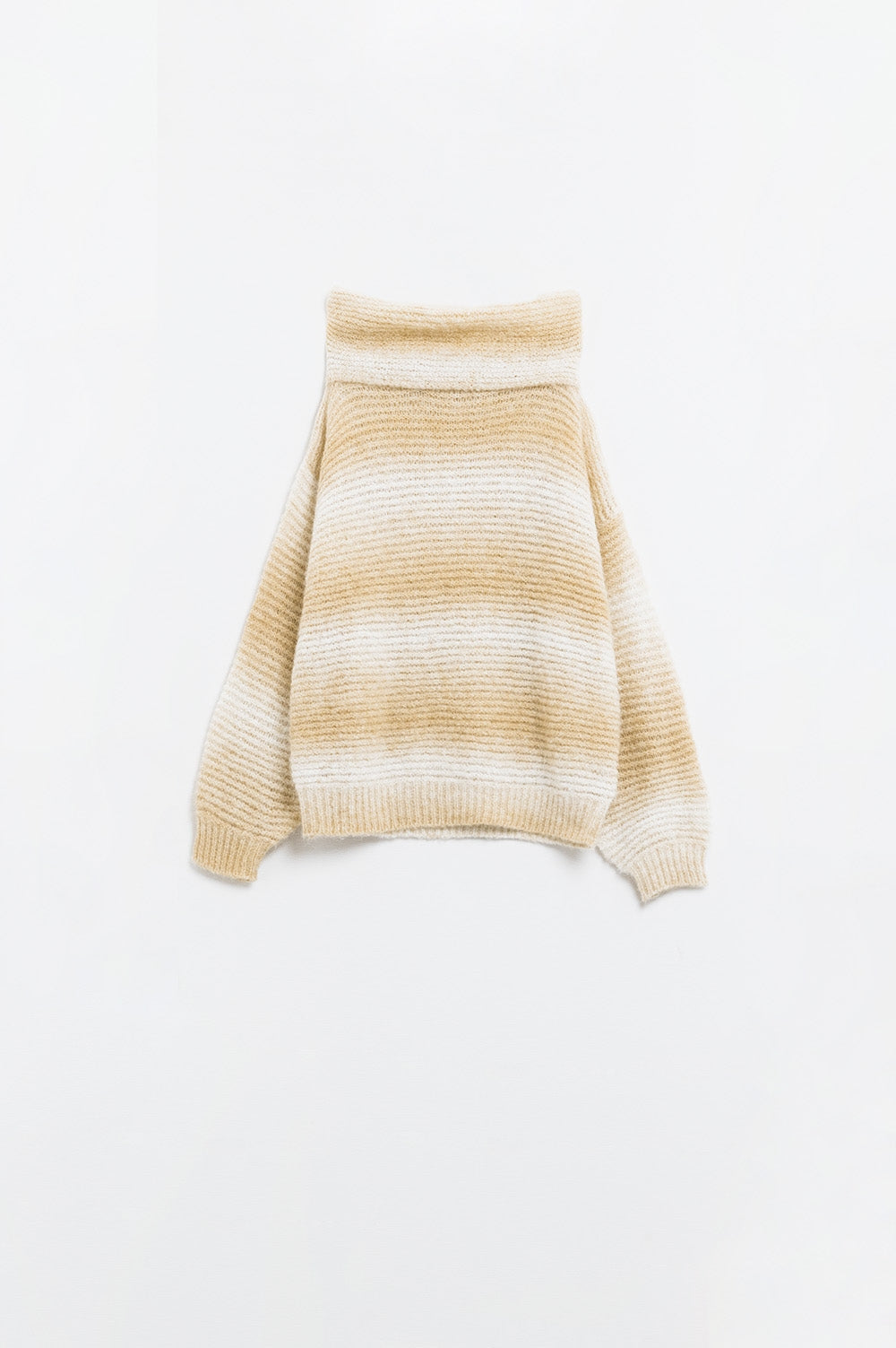 Jersey oversize de cuello alto en cálidos tonos neutros Q2