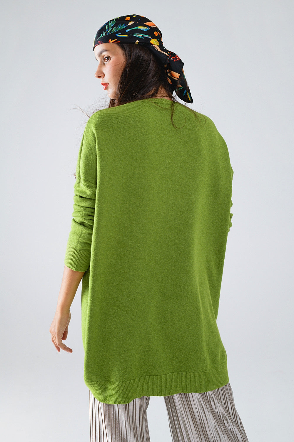 Jersey oversize de manga larga y cuello redondo en verde oliva Q2