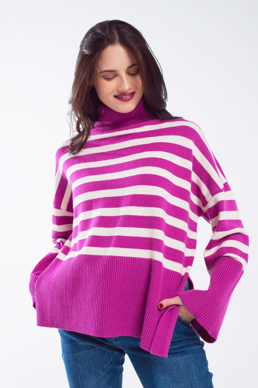 Q2 Jersey oversize fucsia de cuello alto con rayas blancas y aberturas laterales