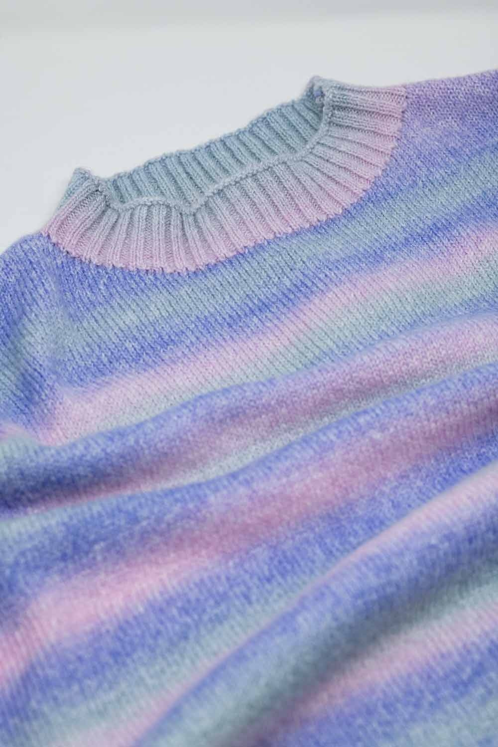 Jersey oversize multicolor en tonos morados Cuello alto con aberturas laterales Q2