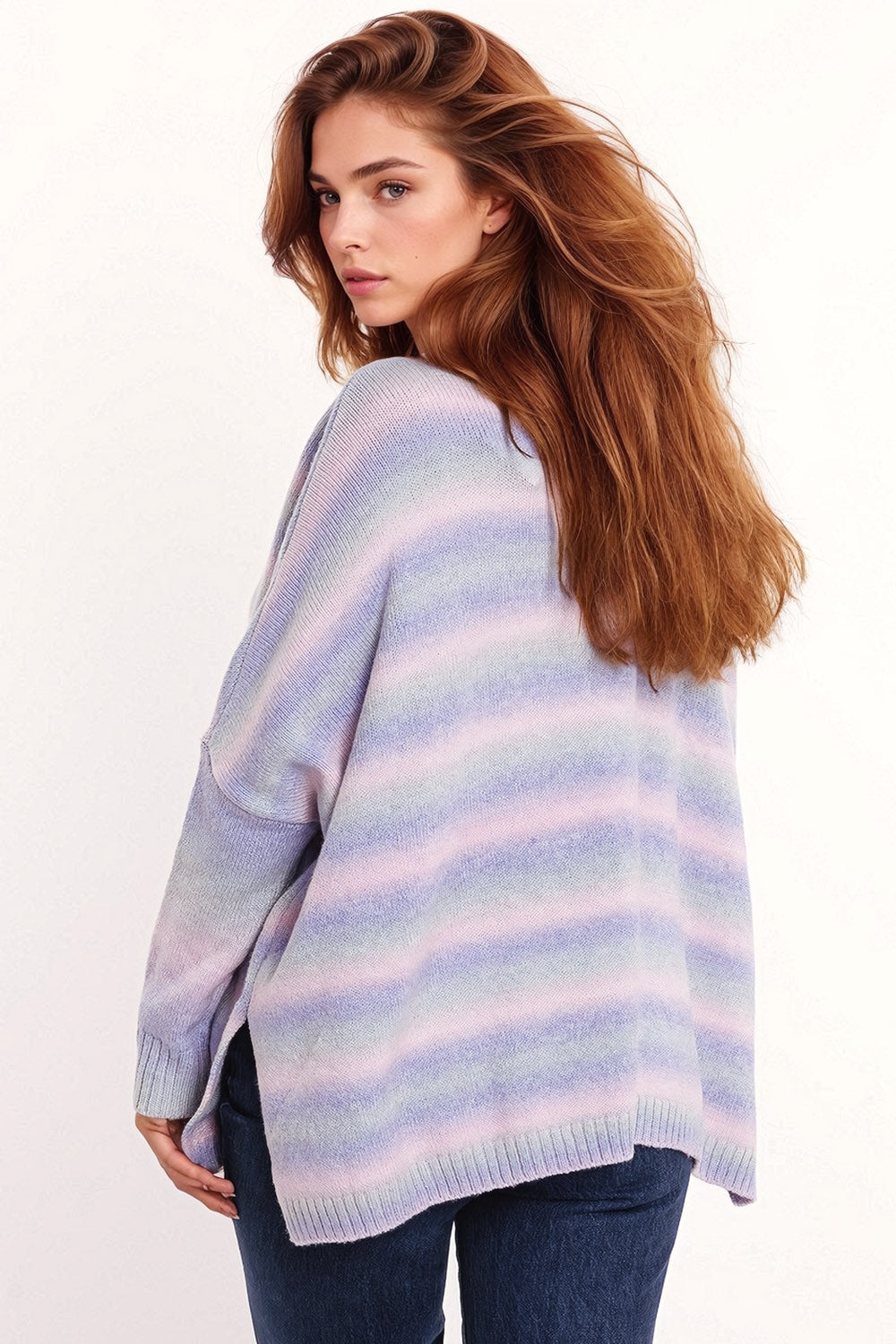 Jersey oversize multicolor en tonos morados Cuello alto con aberturas laterales Q2