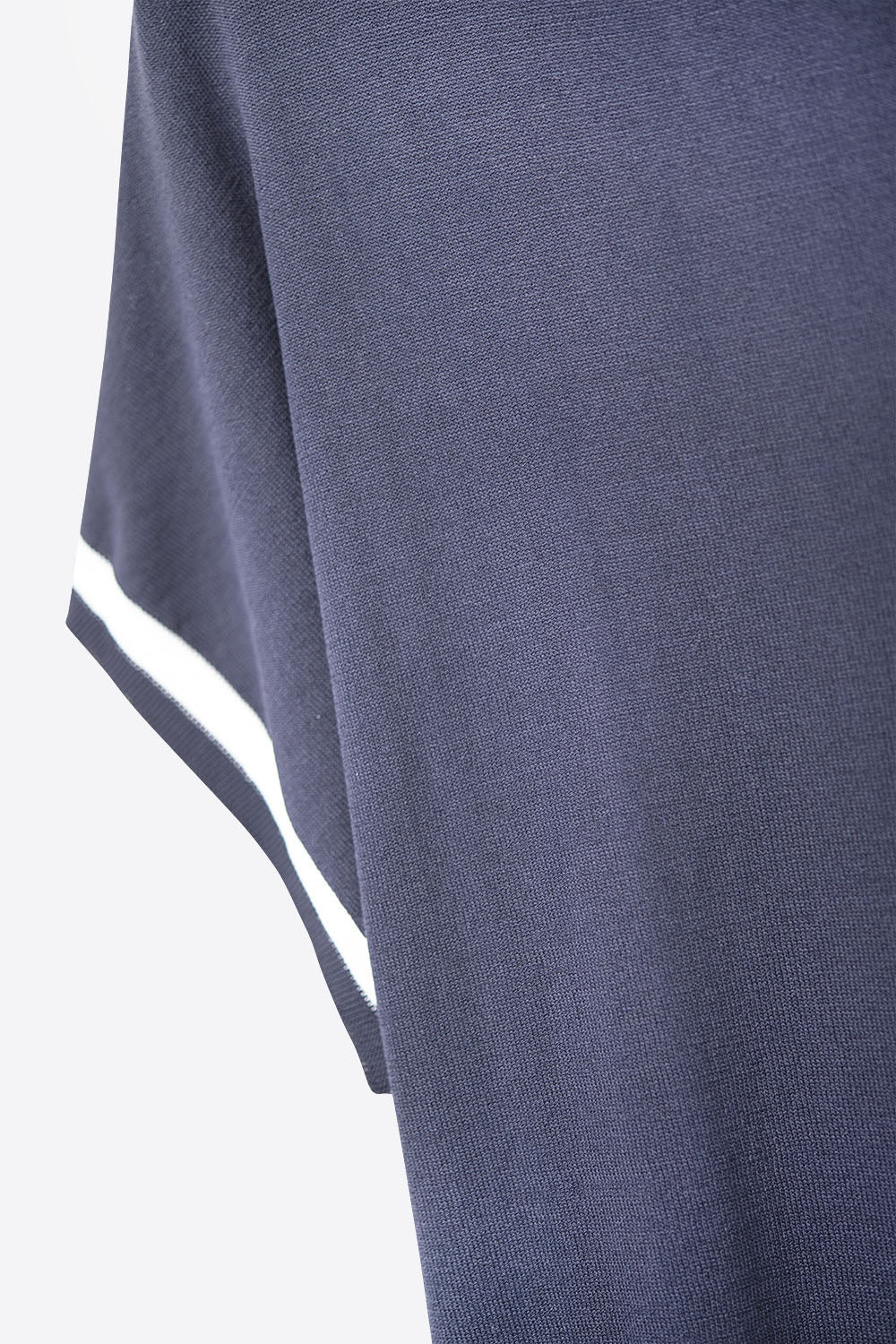 Jersey relajado azul marino con detalle de contraste blanco Q2