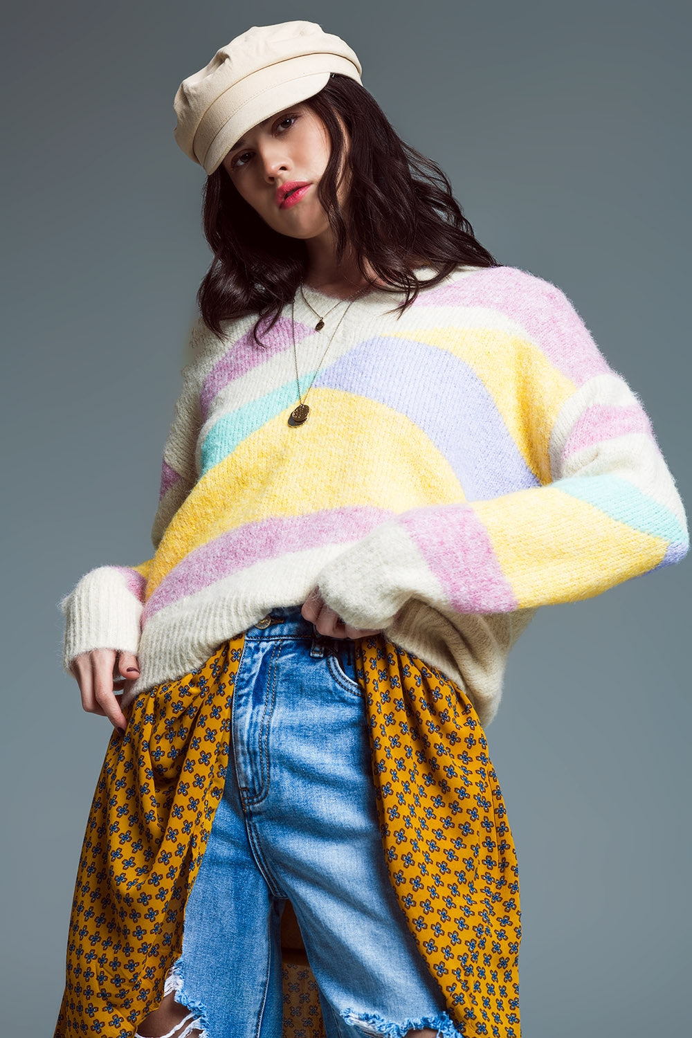 Jersey relajado con escote en V Beige con rayas abstractas en colores pastel Q2