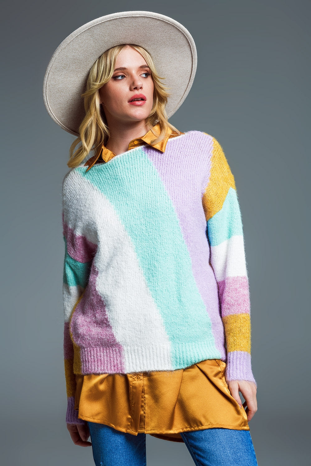 Jersey relajado de rayas diagonales multicolor con cuello barco en colores pastel Q2
