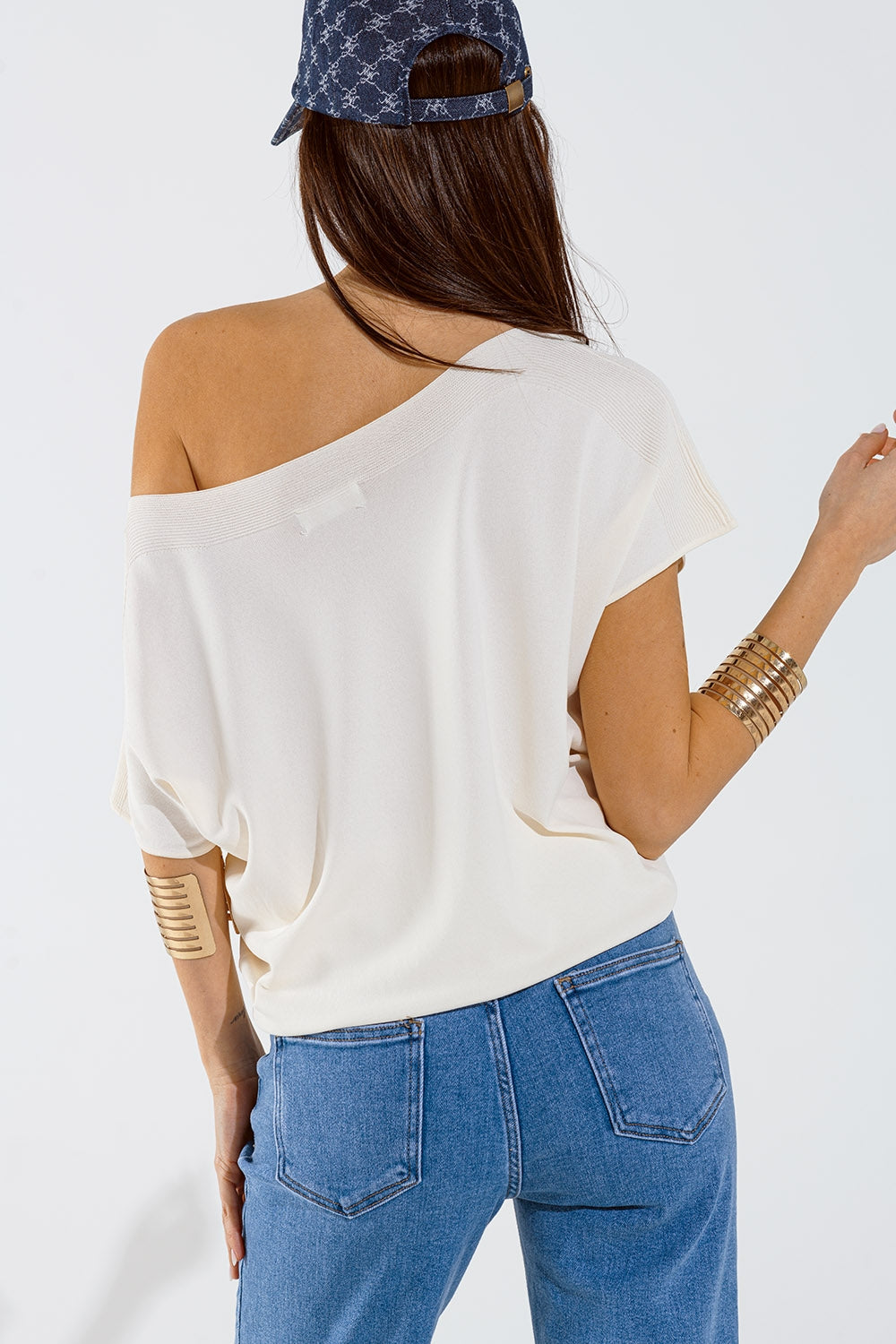 Jersey relajado sin hombros en color crema Q2