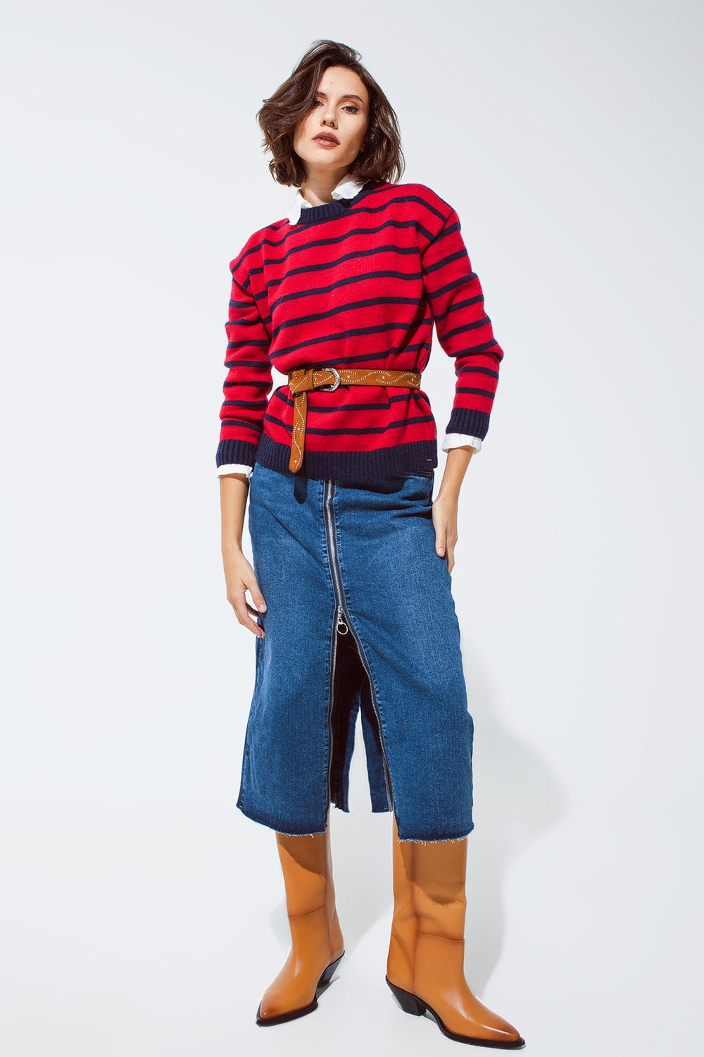 Jersey rojo con rayas azules y cuello redondo blanco Q2