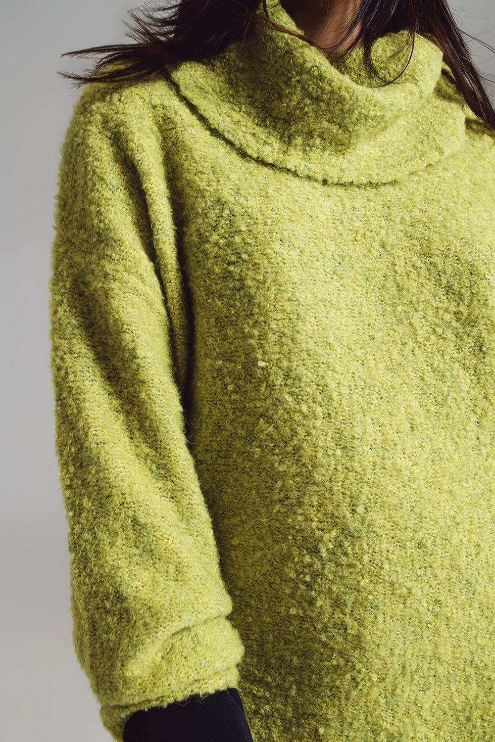 Jersey verde con cuello bardot. Q2