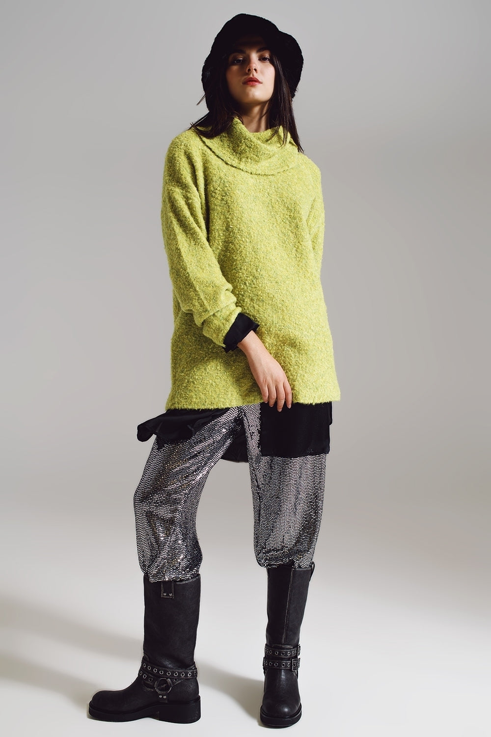 Jersey verde con cuello bardot. Q2