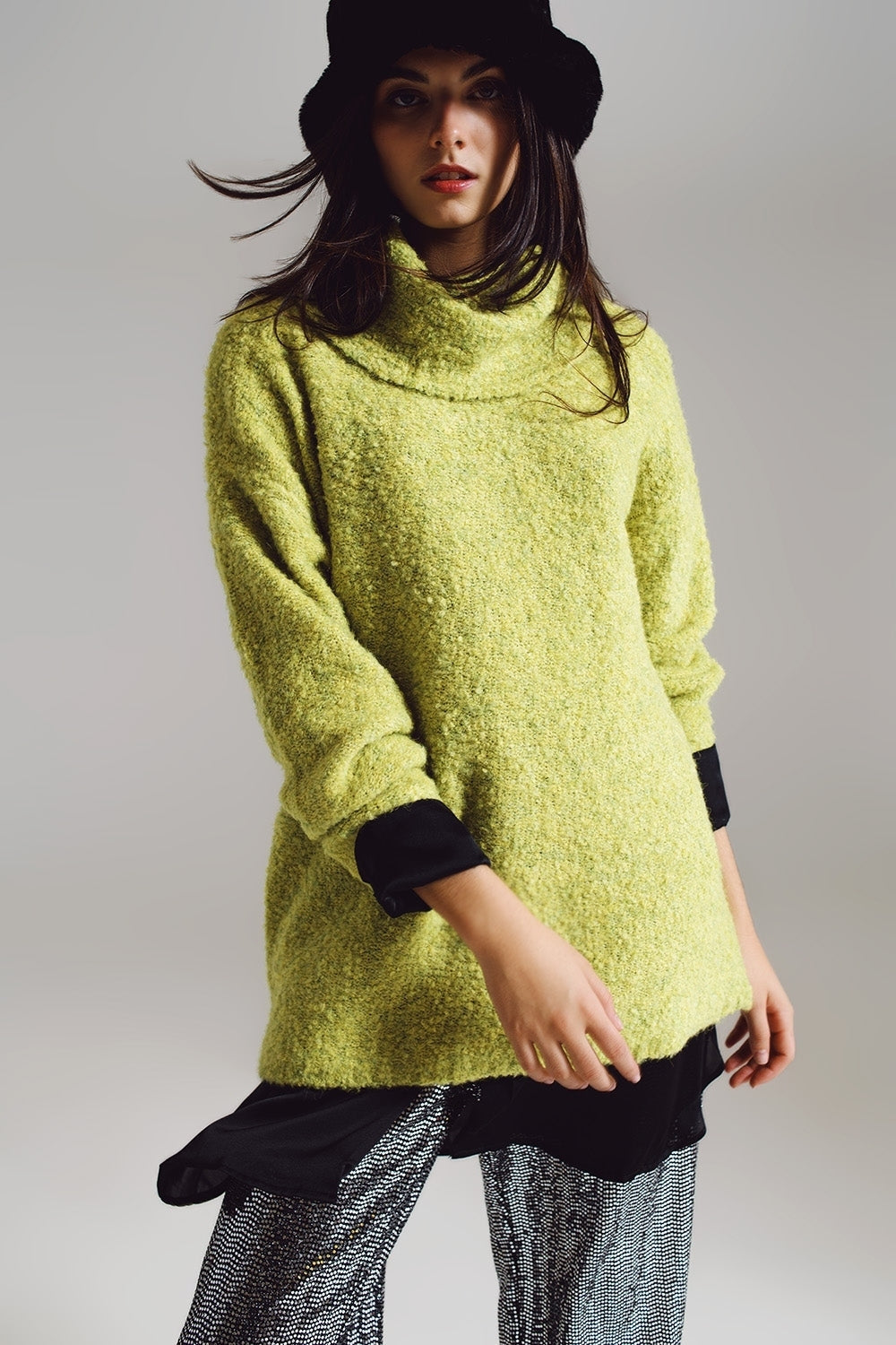 Jersey verde con cuello bardot. Q2