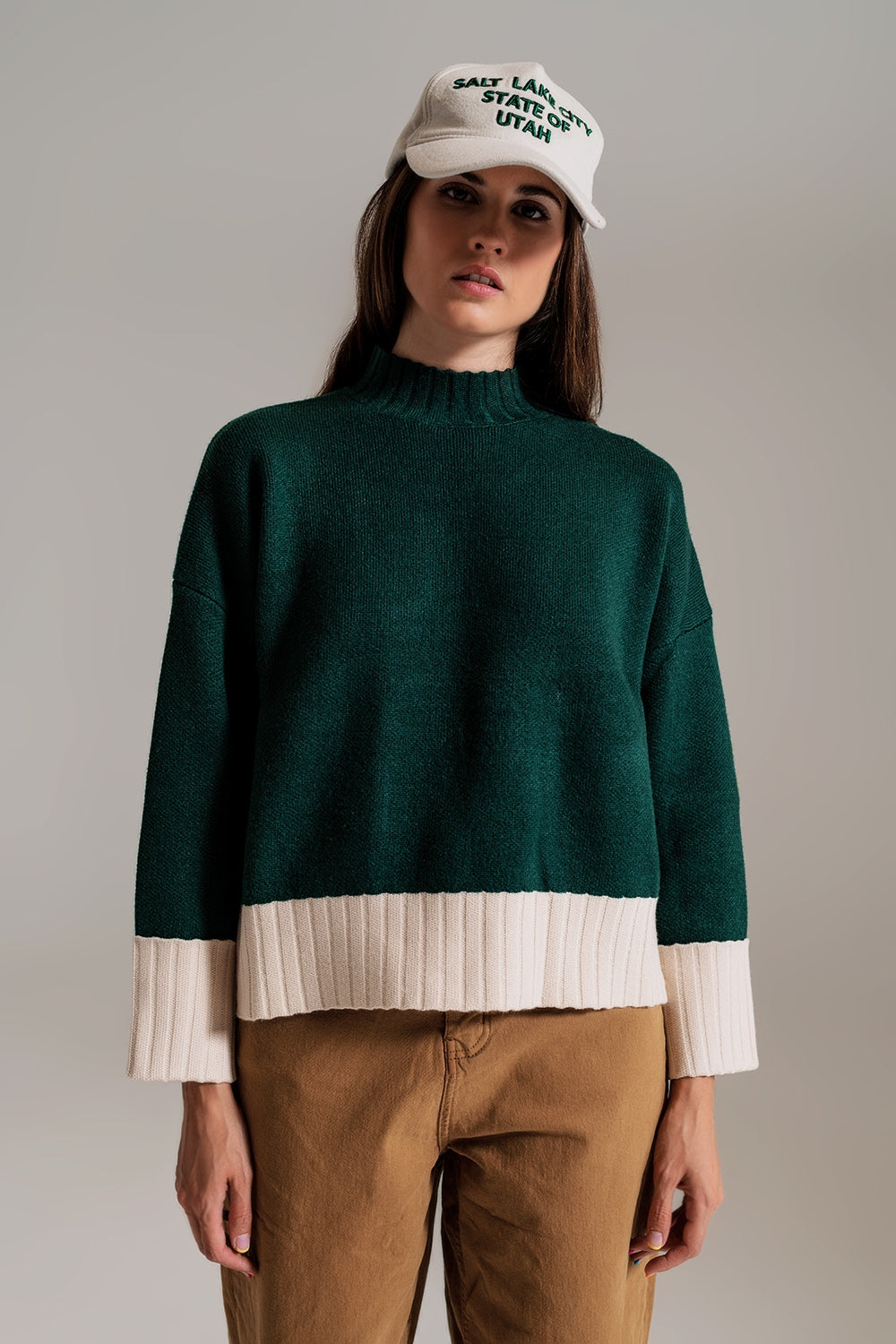 Jersey verde con puños y dobladillo blanco en canalé Q2