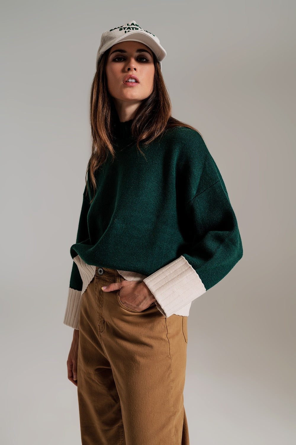 Jersey verde con puños y dobladillo blanco en canalé Q2