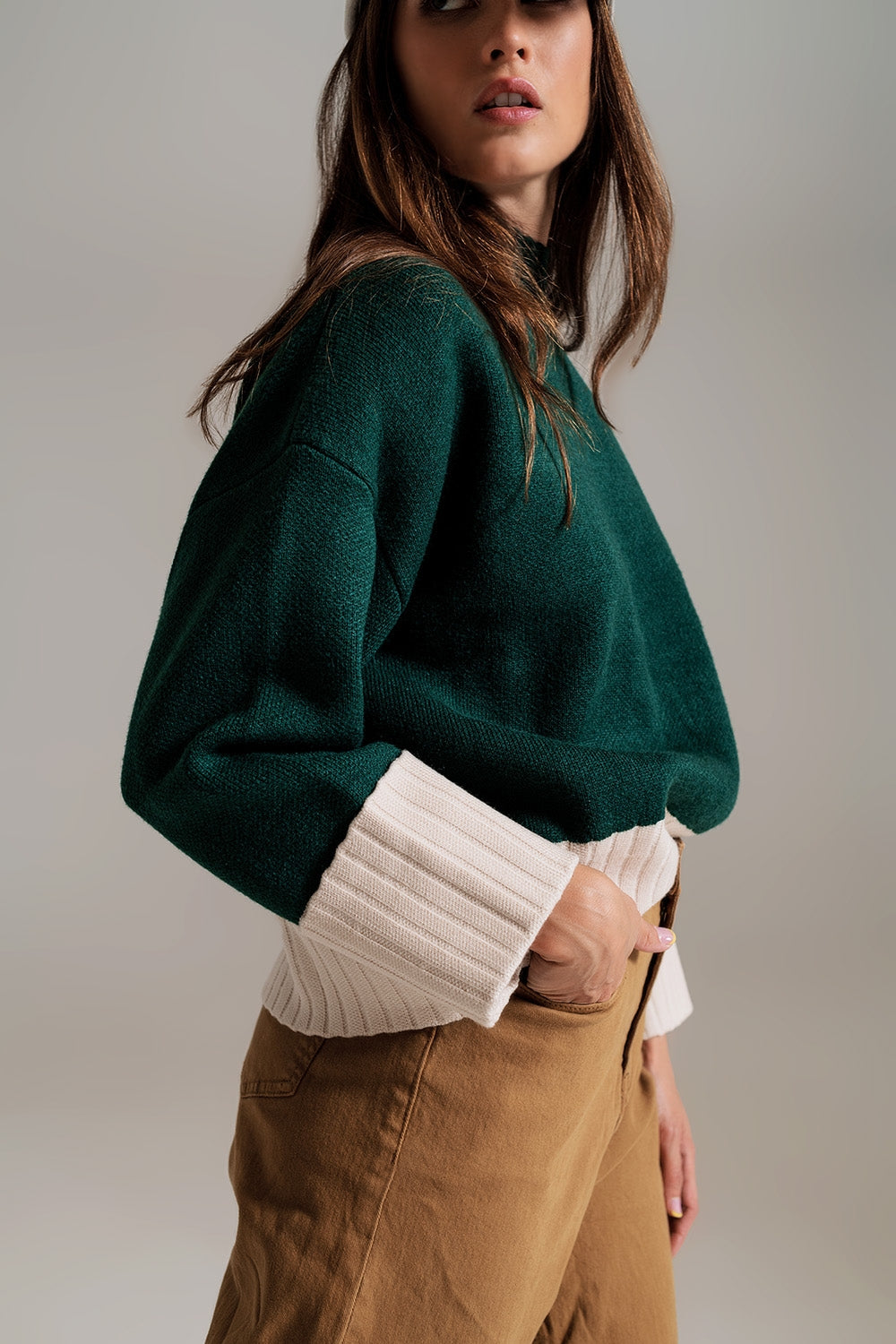 Jersey verde con puños y dobladillo blanco en canalé Q2