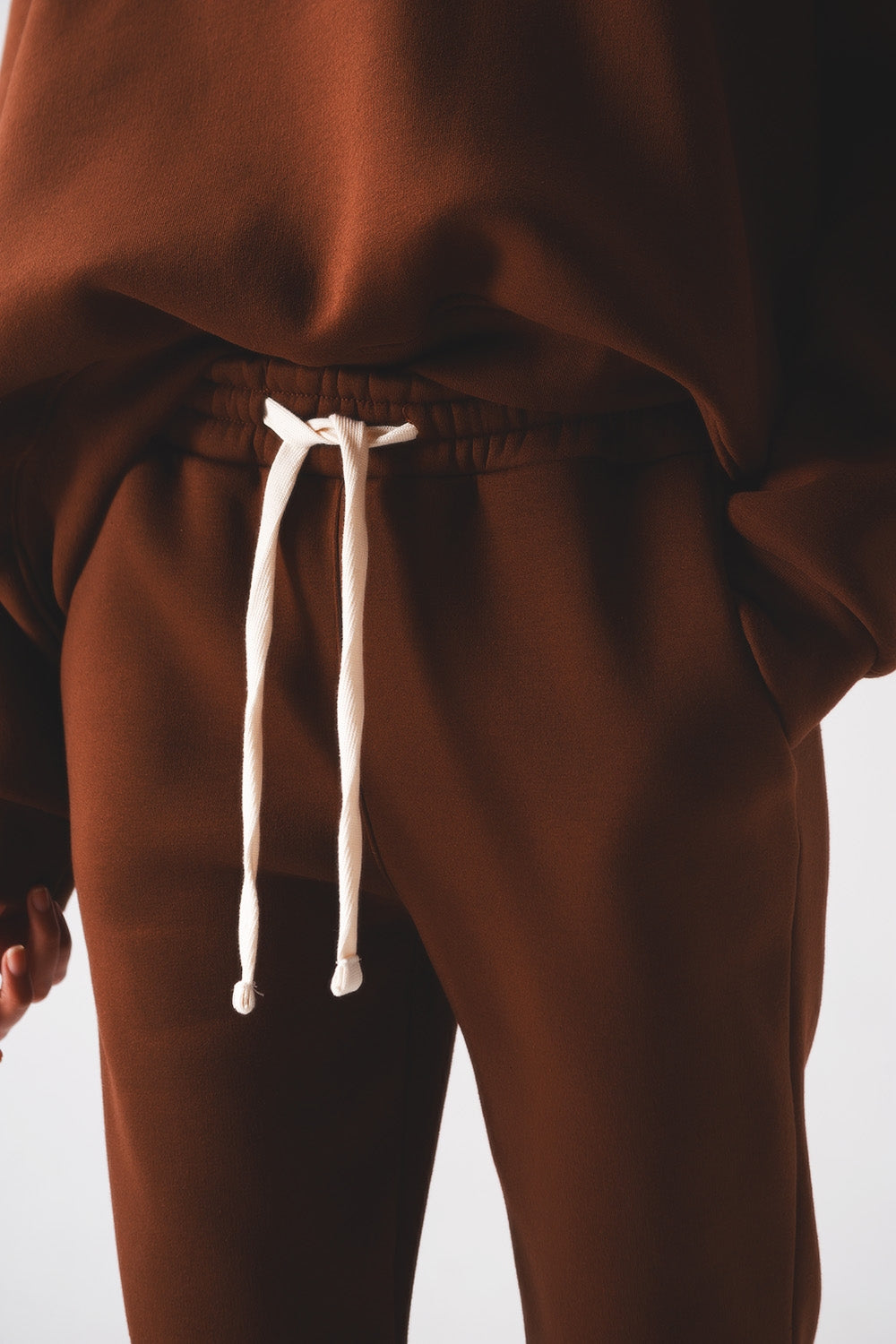 Jogger de algodón en color marron Q2