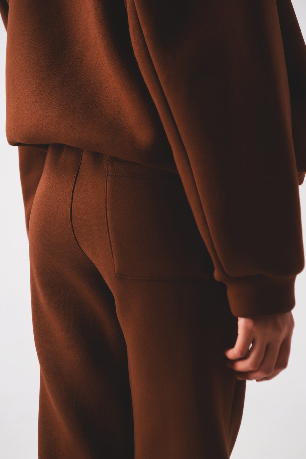 Jogger de algodón en color marron Q2