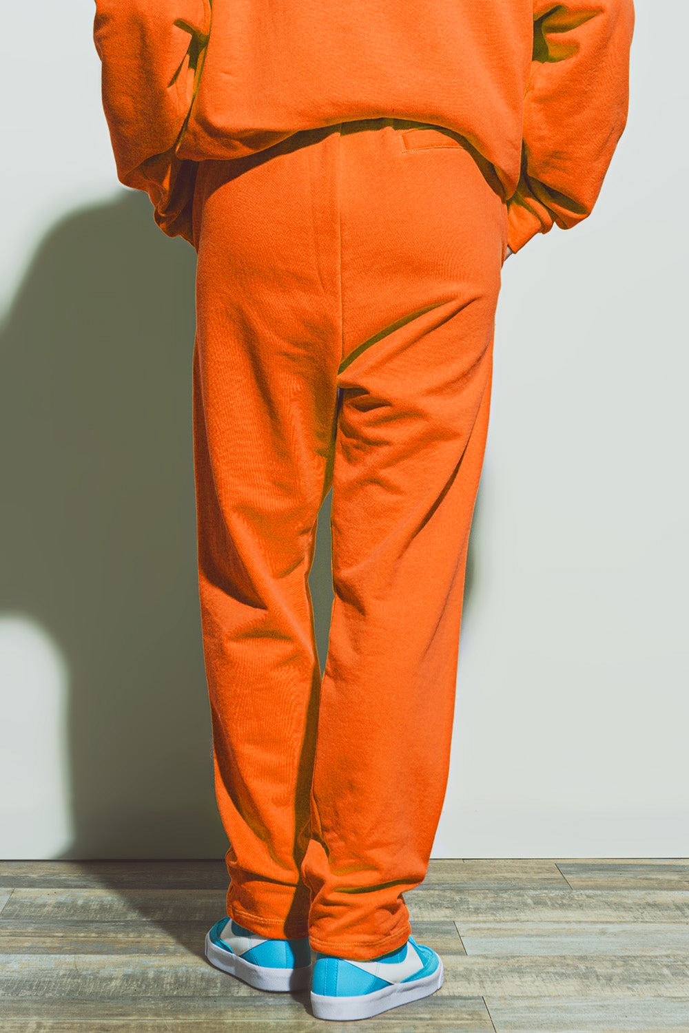 Jogger de gran tamaño con cintura anudada en naranja brillante Q2