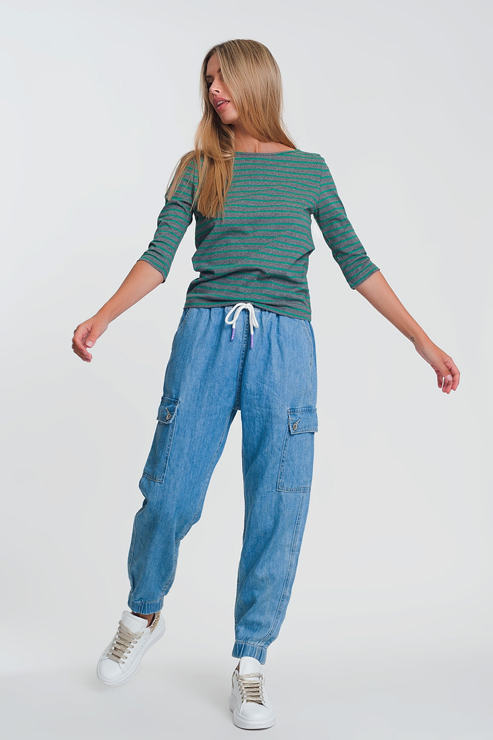 Jogger denim ligero con bolsillos en denim claro Q2