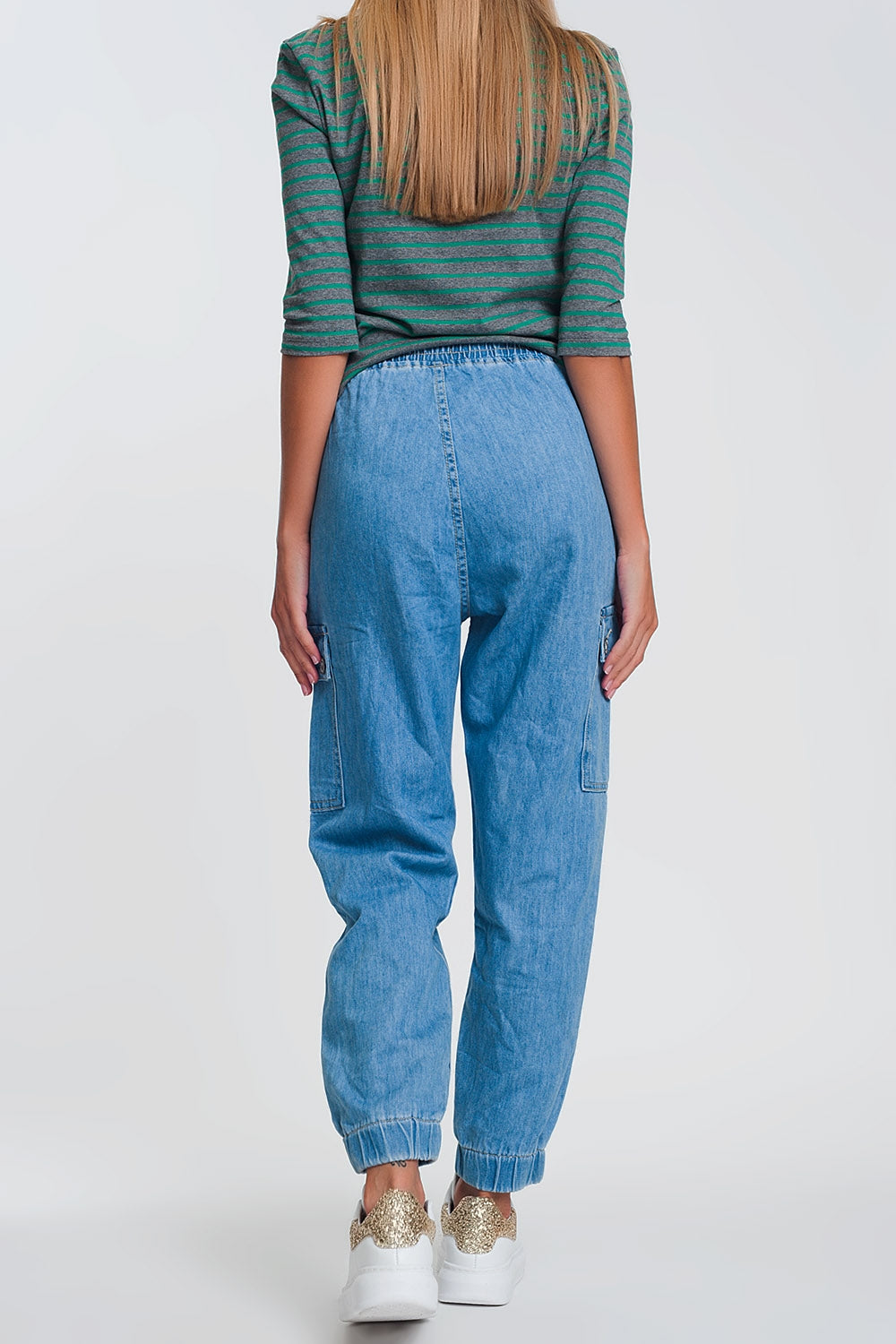 Jogger denim ligero con bolsillos en denim claro Q2