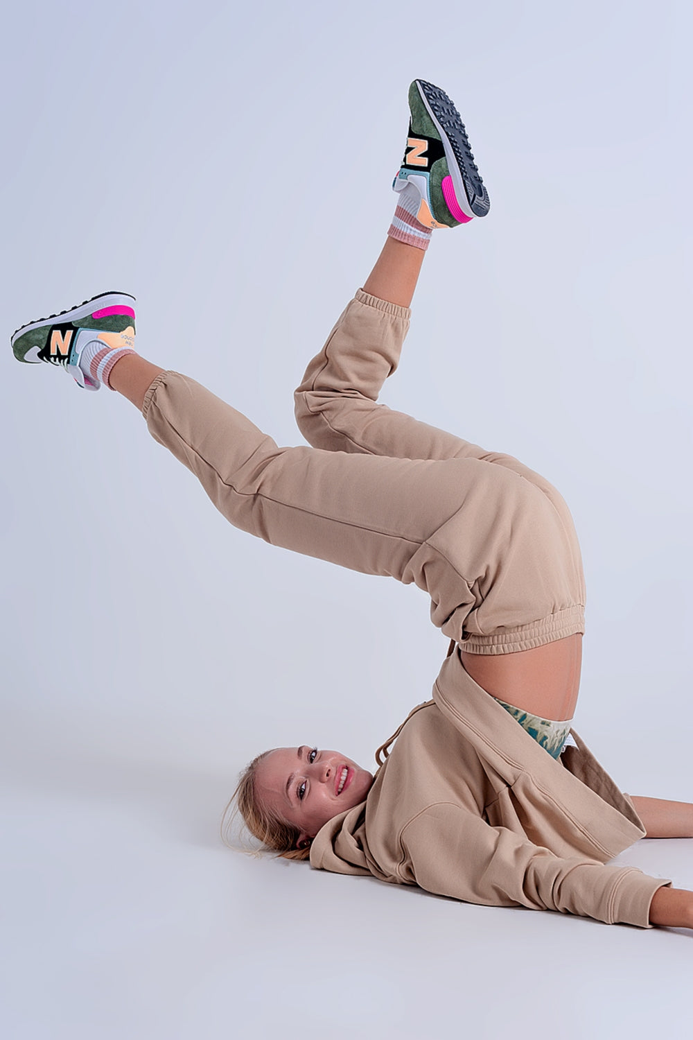 Joggers beige básicos con cordón de algodón Q2