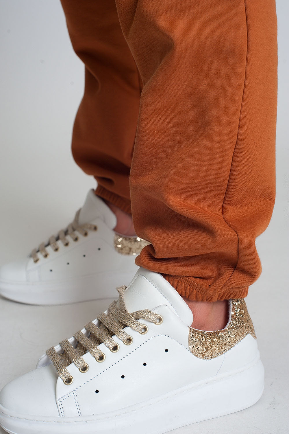 Joggers camel básicos con cordon en la cintura en algodón Q2