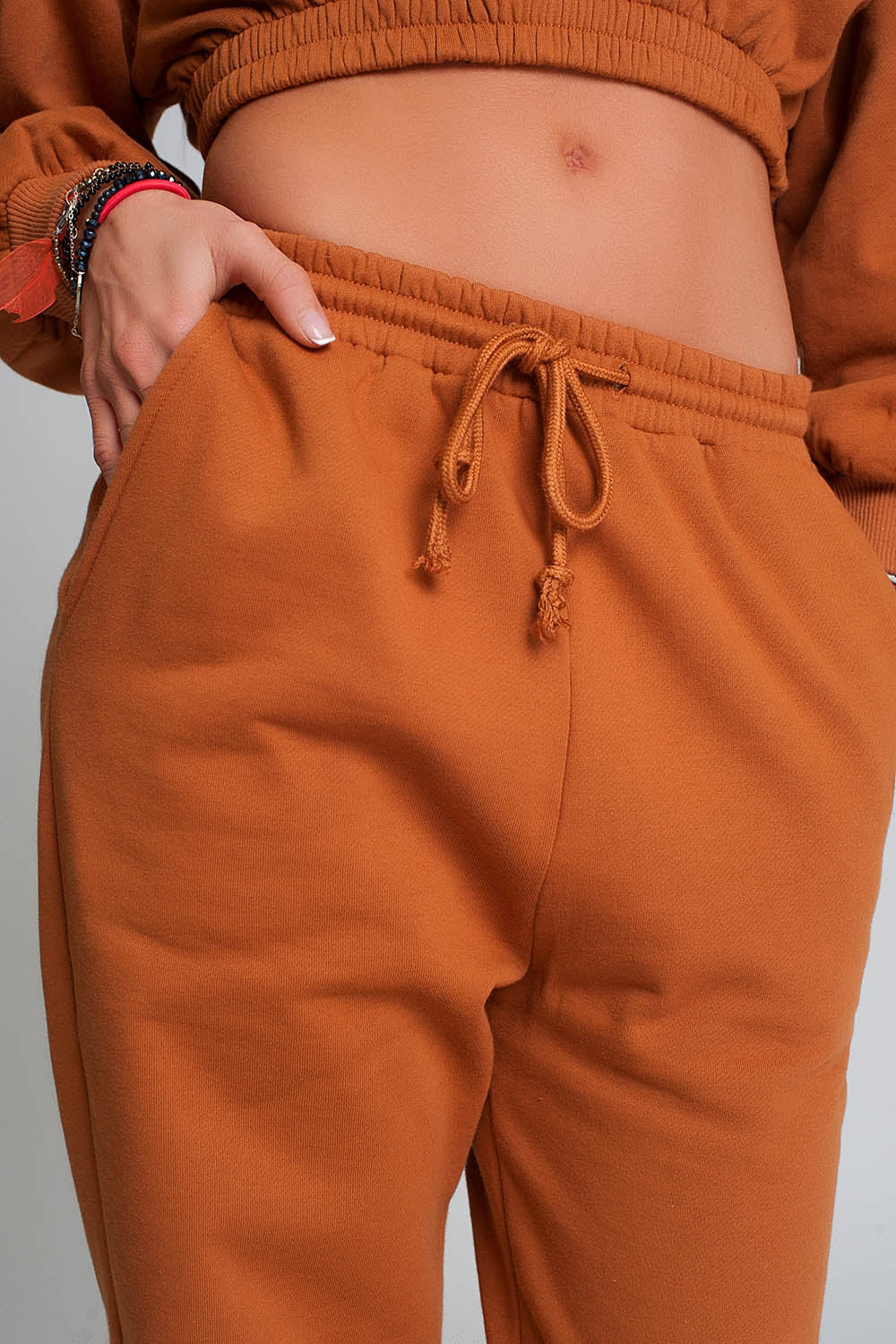 Joggers camel básicos con cordon en la cintura en algodón Q2