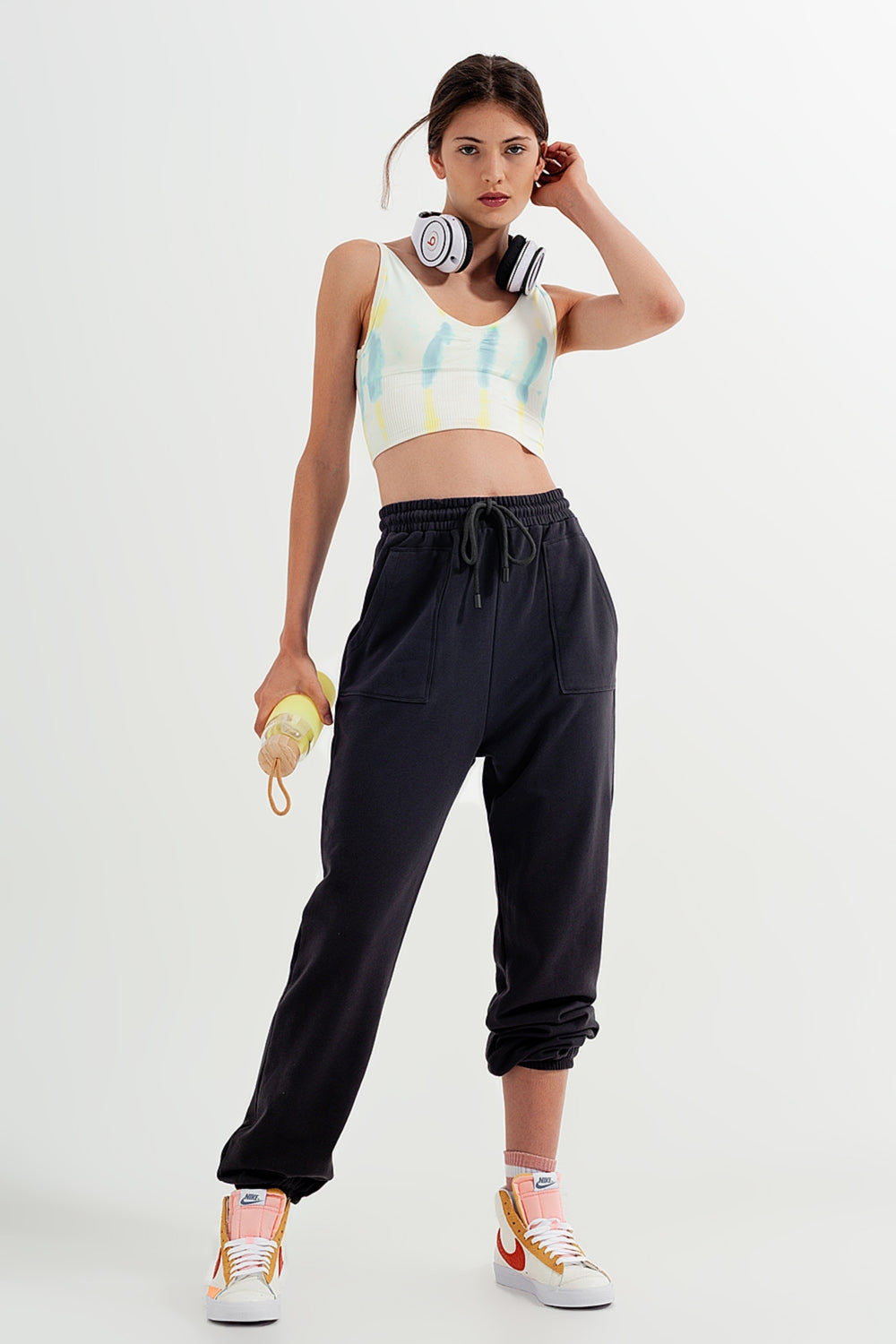 Joggers con cintura elástica en gris oscuro Q2