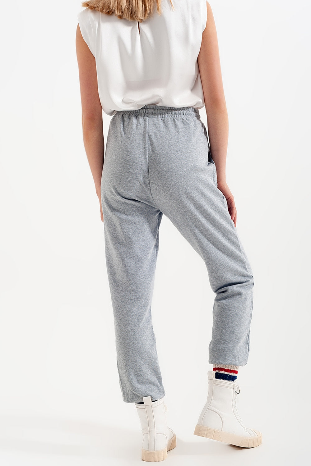 Joggers con cintura elástica en gris Q2