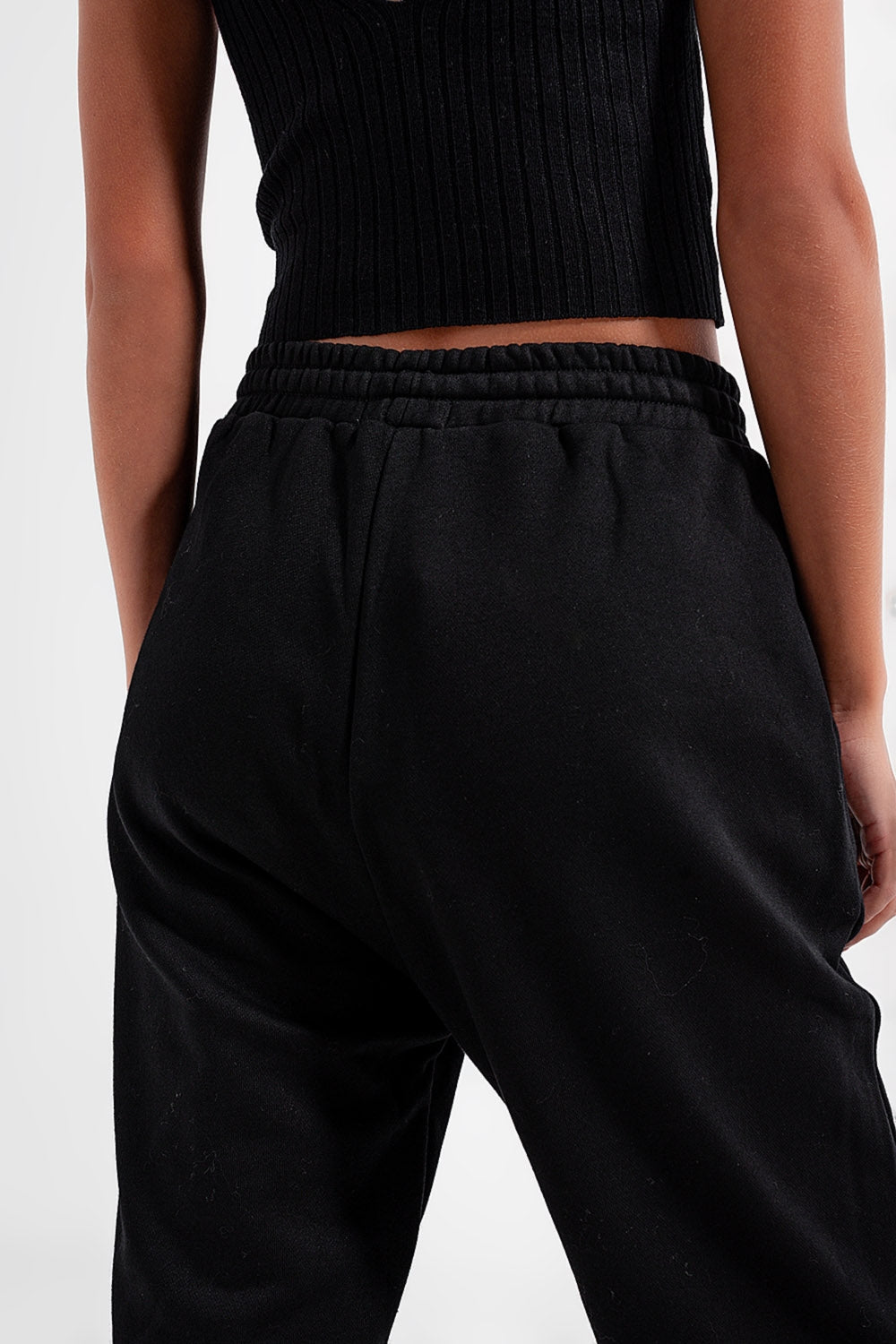 Joggers negros básicos con cordón de algodón Q2