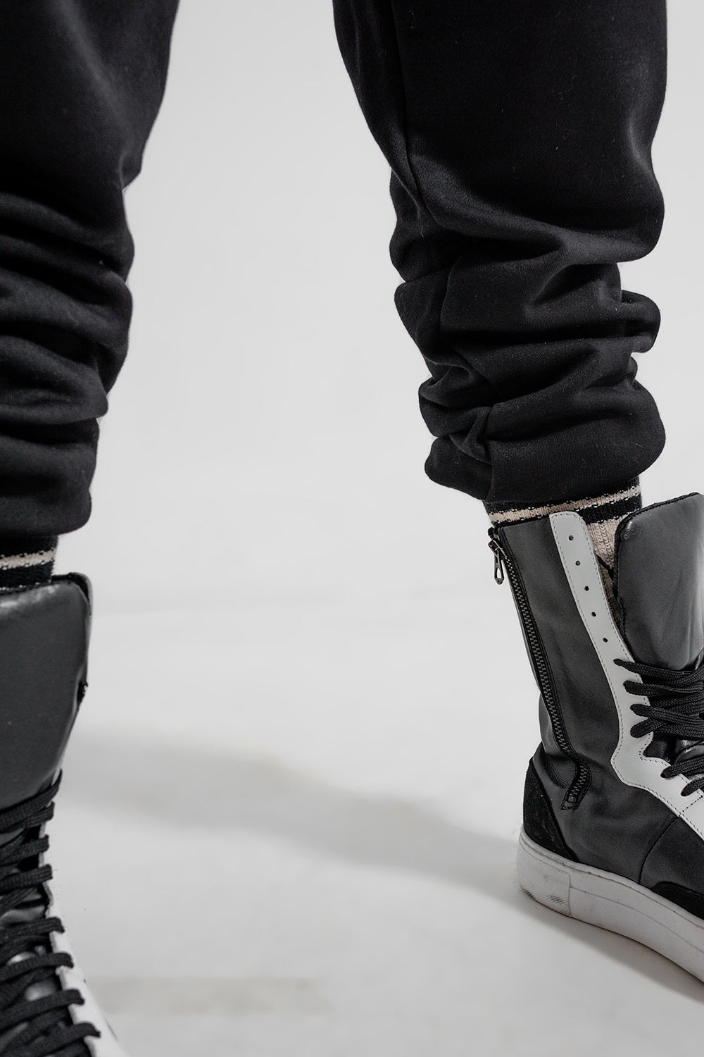 Joggers negros básicos con cordón de algodón Q2