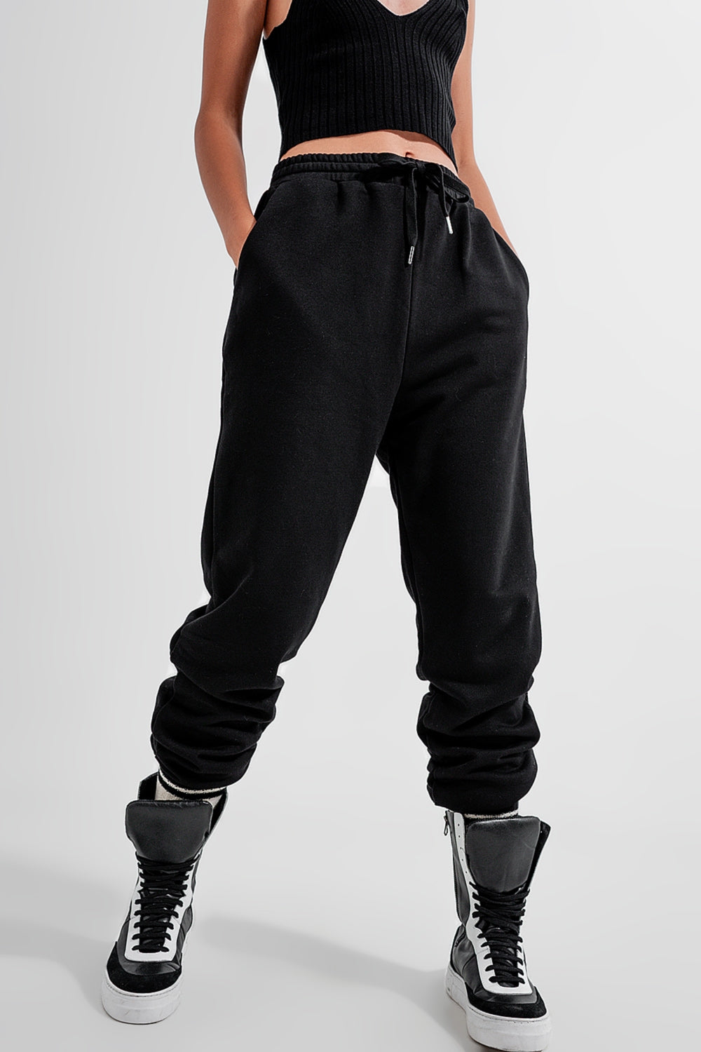 Joggers negros básicos con cordón de algodón Q2