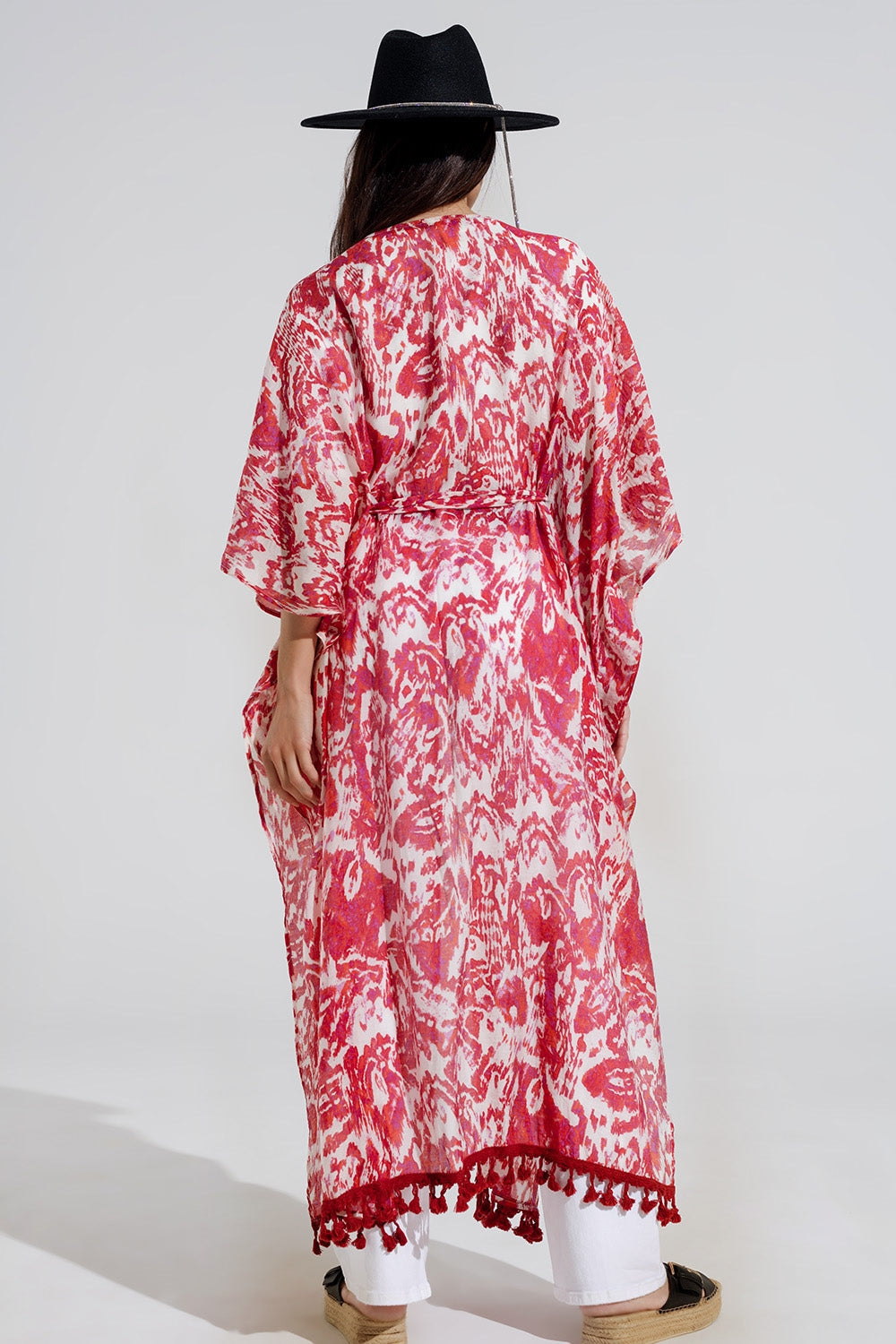 Kimono largo rojo con cierre de cordón y estampado tribal Q2