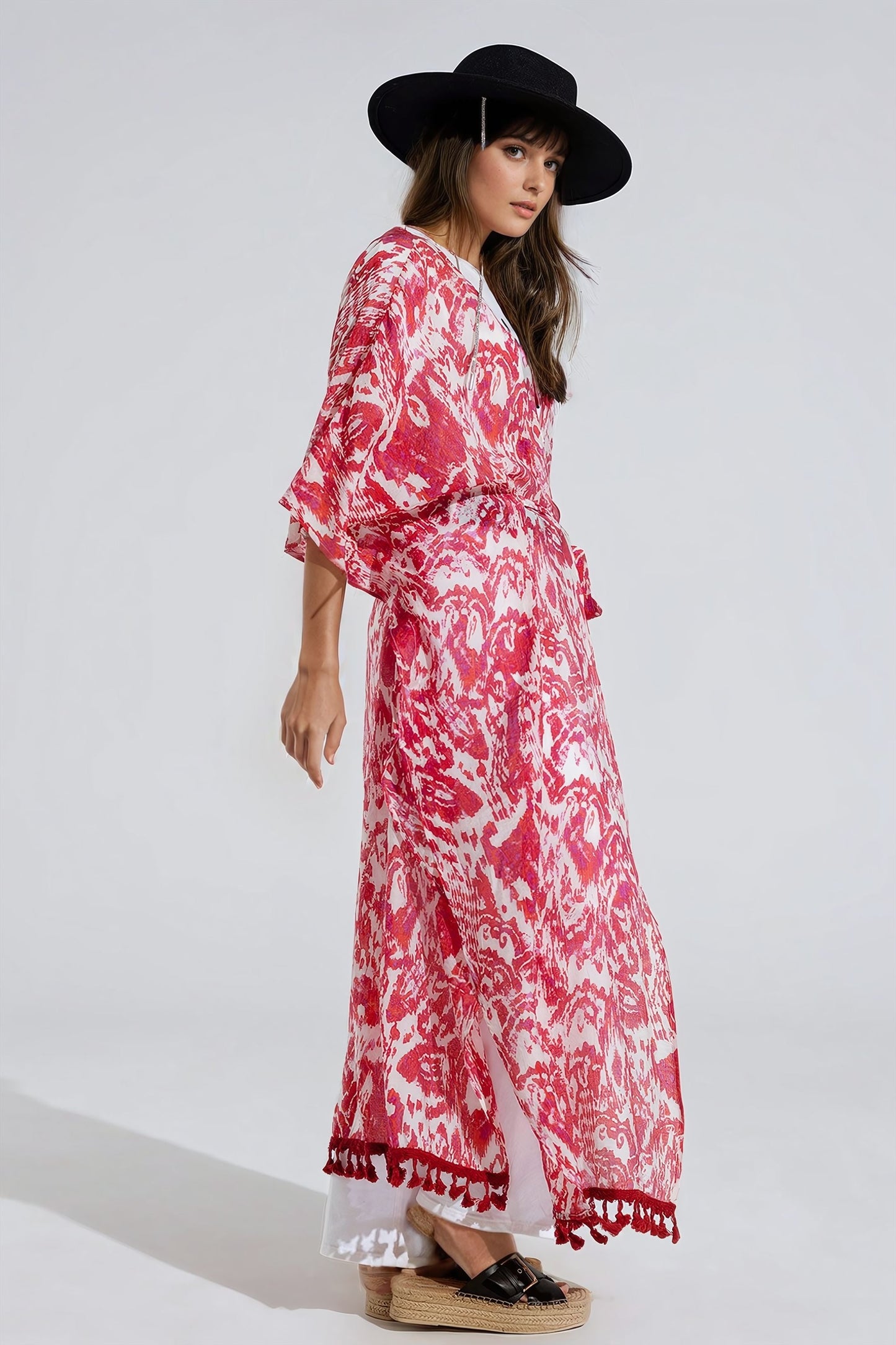 Kimono largo rojo con cierre de cordón y estampado tribal Q2