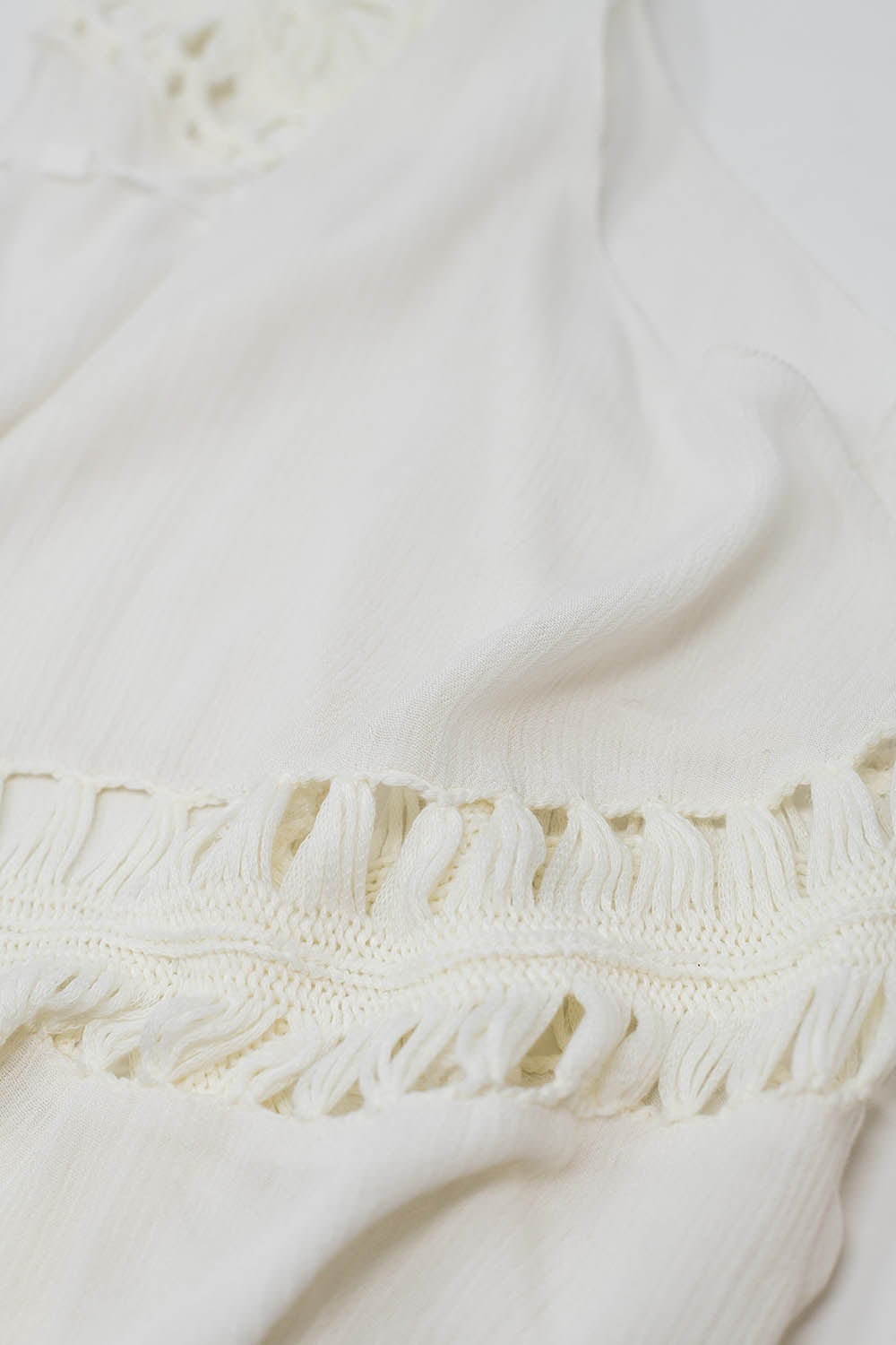 Kimono marfil de ganchillo con flecos Q2