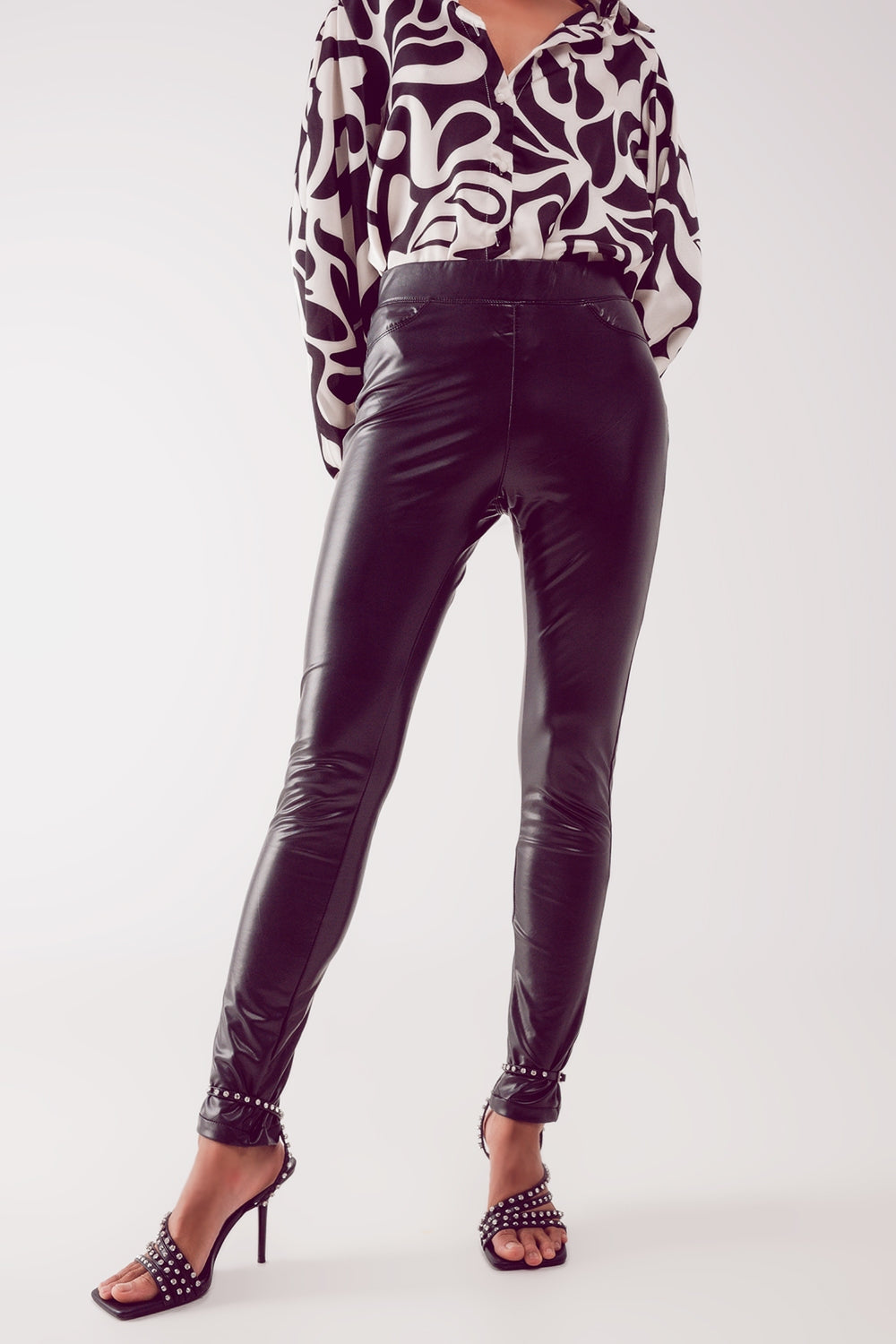 Q2 Leggings negros de efecto piel