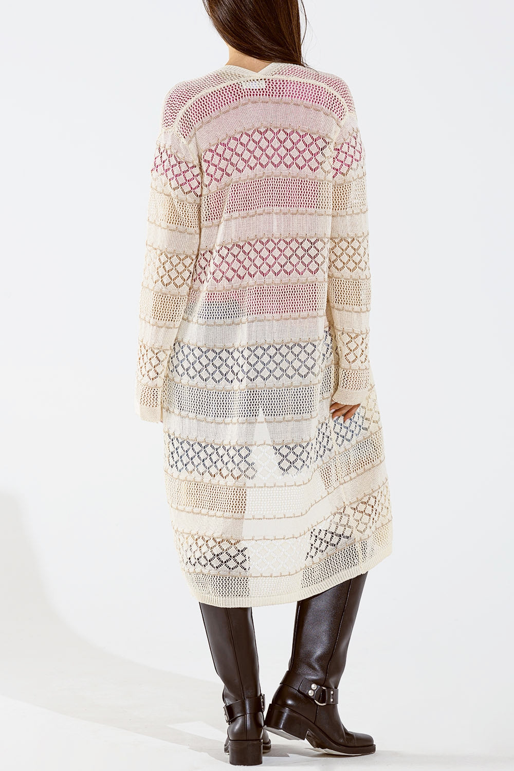 Maxi cárdigan de ganchillo beige con mangas largas Q2