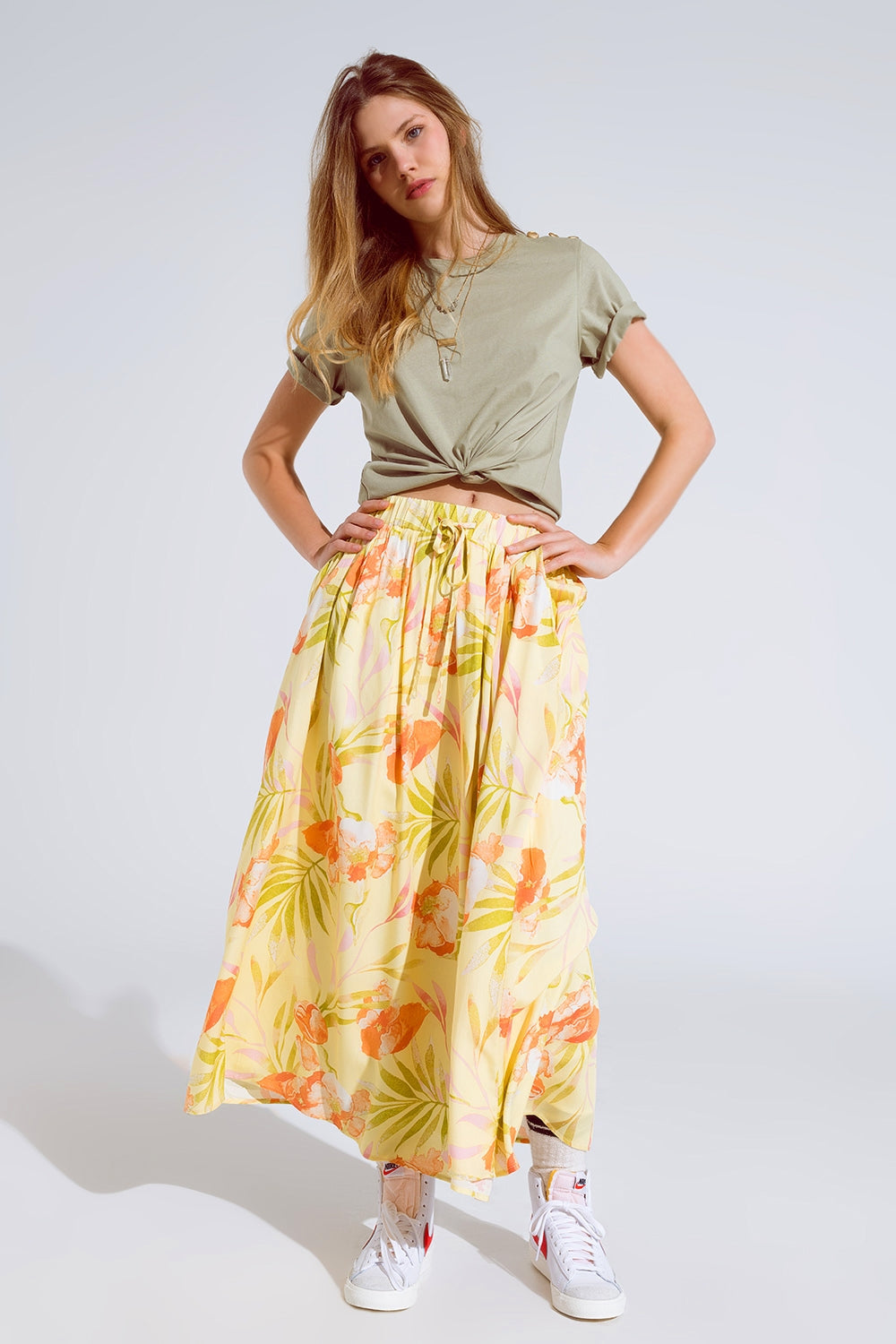 maxi falda amarilla con estampado tropical Q2