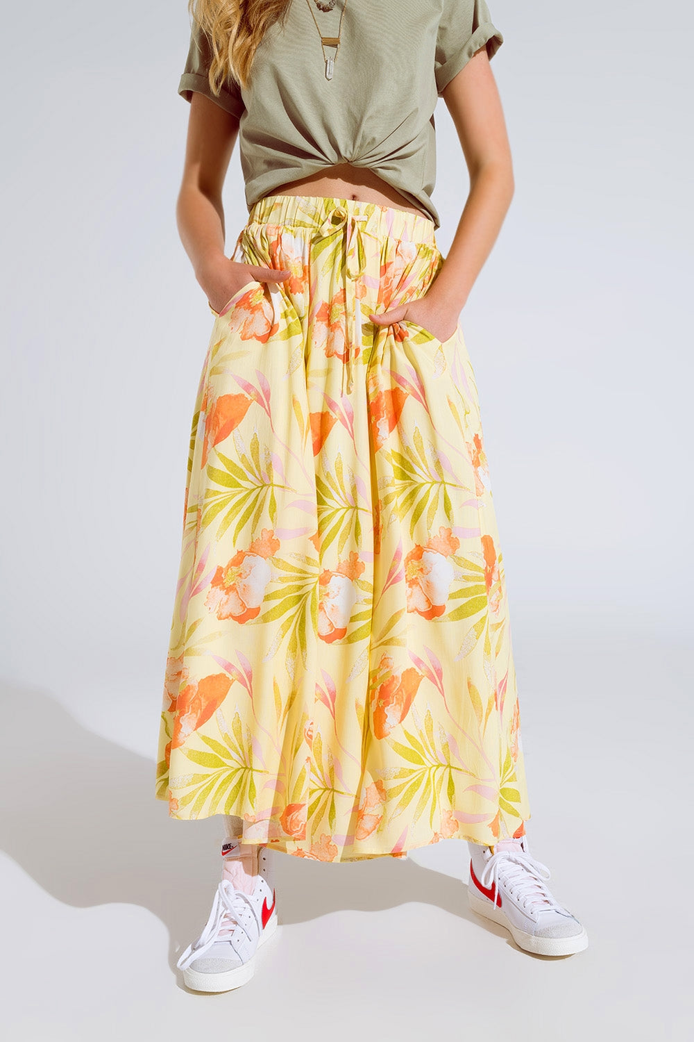 maxi falda amarilla con estampado tropical Q2