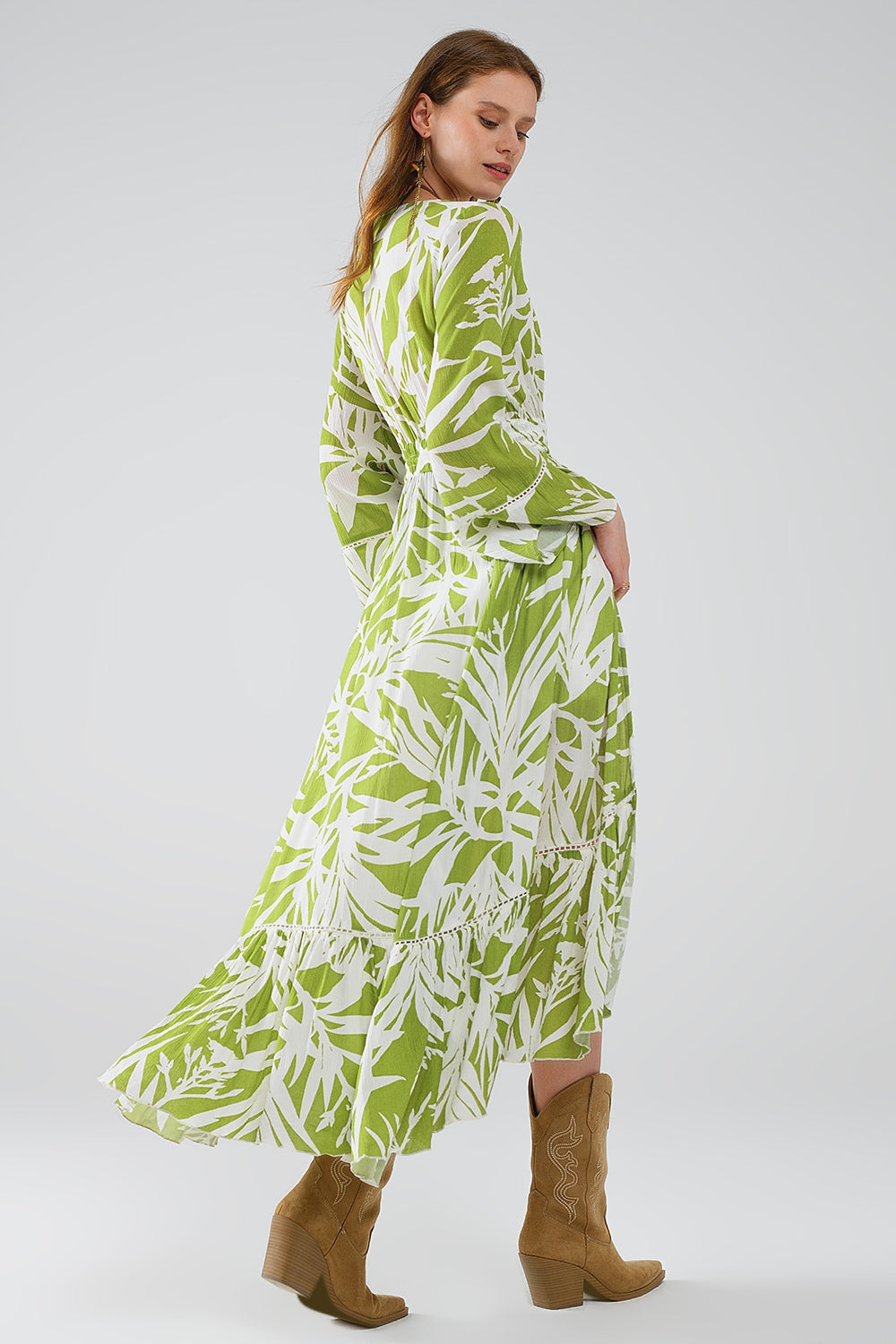 Maxi kimono verde con estampado tropical de palmeras Q2