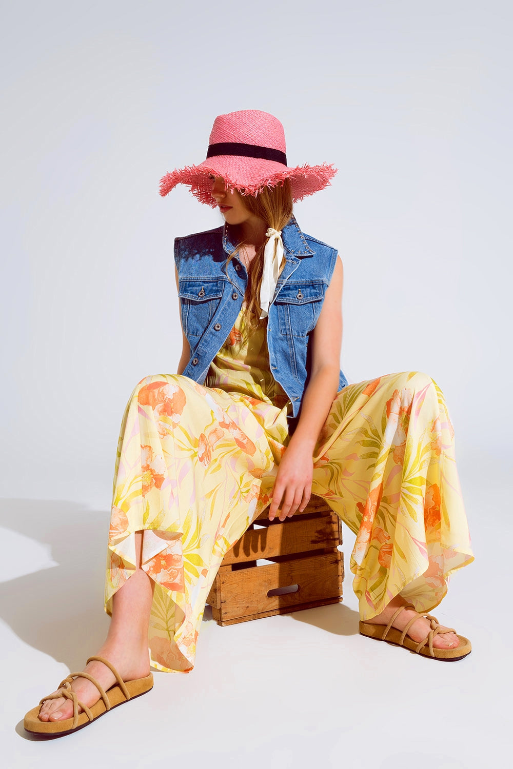 maxi mono amarillo con estampado tropical Q2