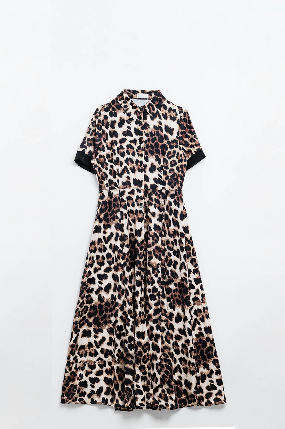 Maxi vestido abotonado con estampado de leopardo y detalle de satén Q2