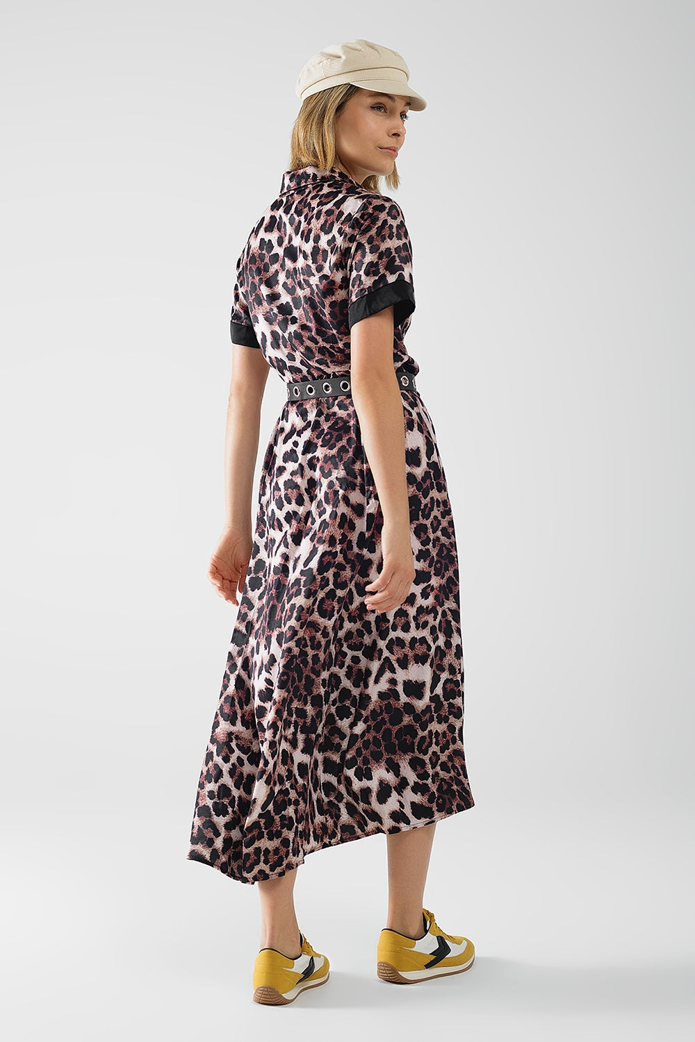 Maxi vestido abotonado con estampado de leopardo y detalle de satén Q2