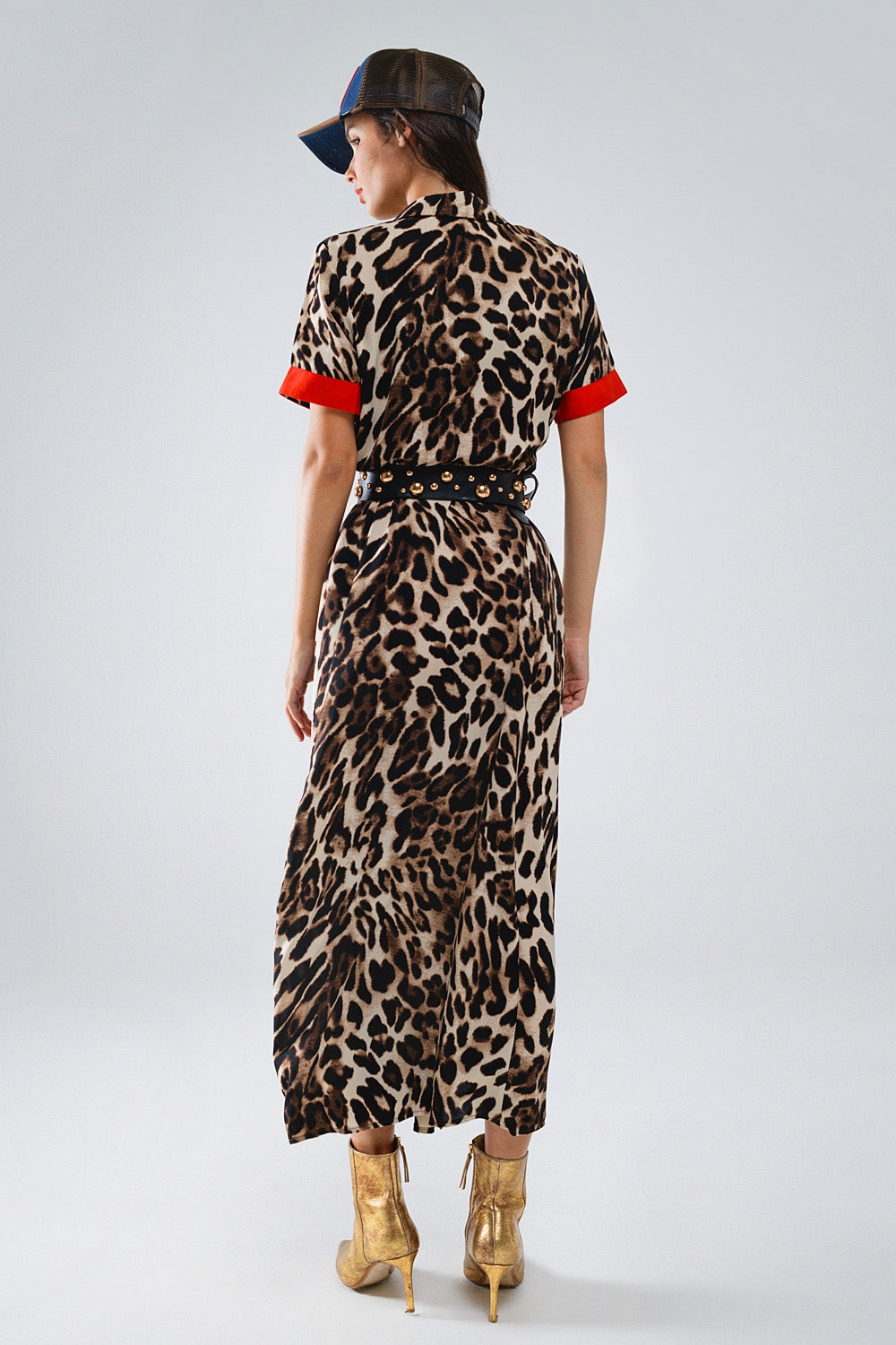 Maxi vestido abotonado de leopardo con detalles rojos Q2