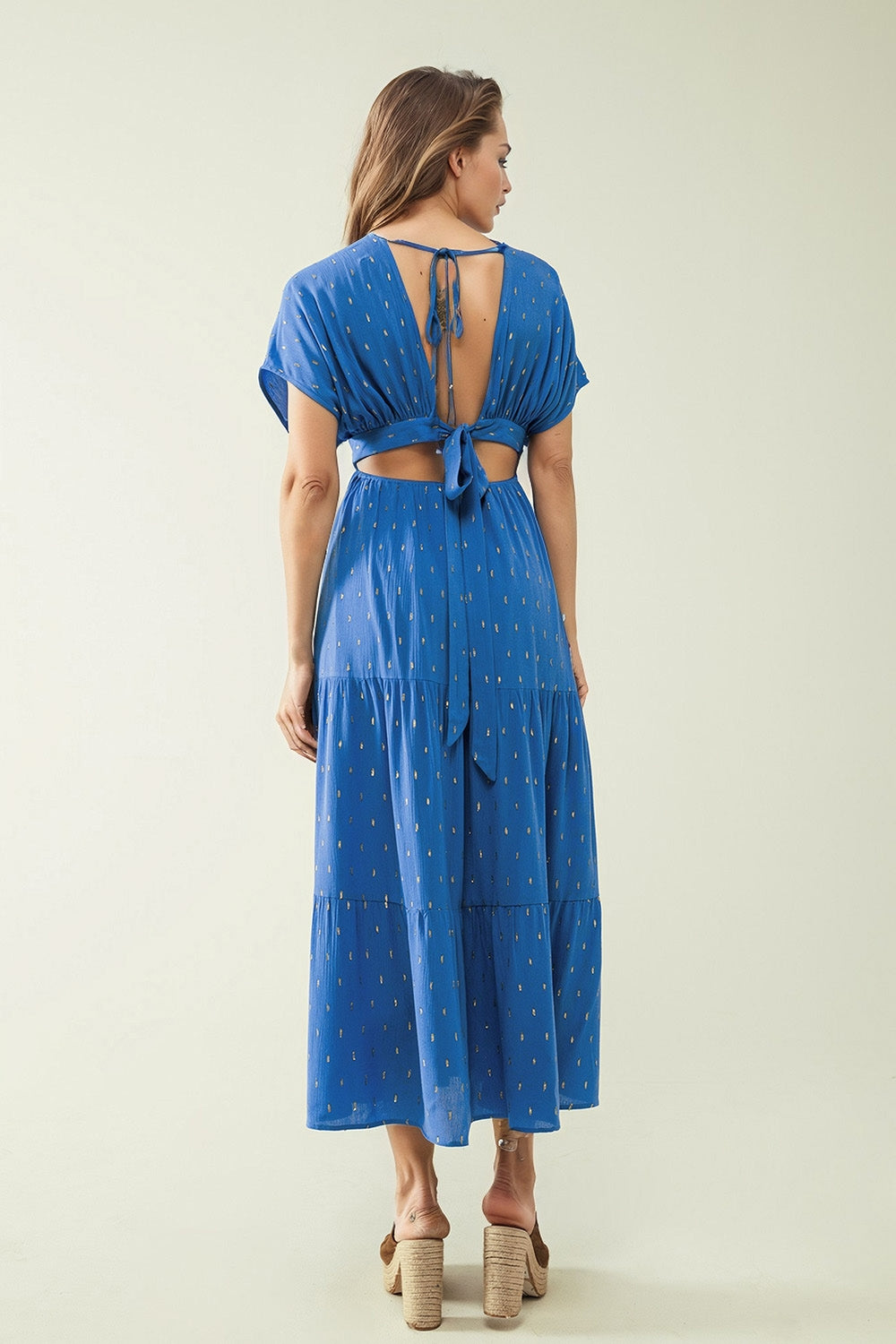maxi vestido azul holgado con detalles dorados Q2