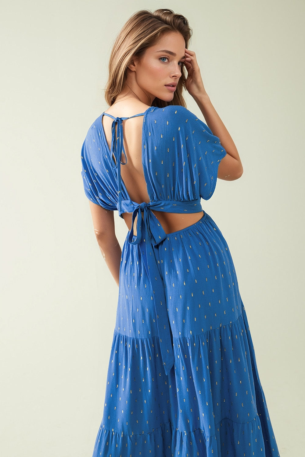maxi vestido azul holgado con detalles dorados Q2