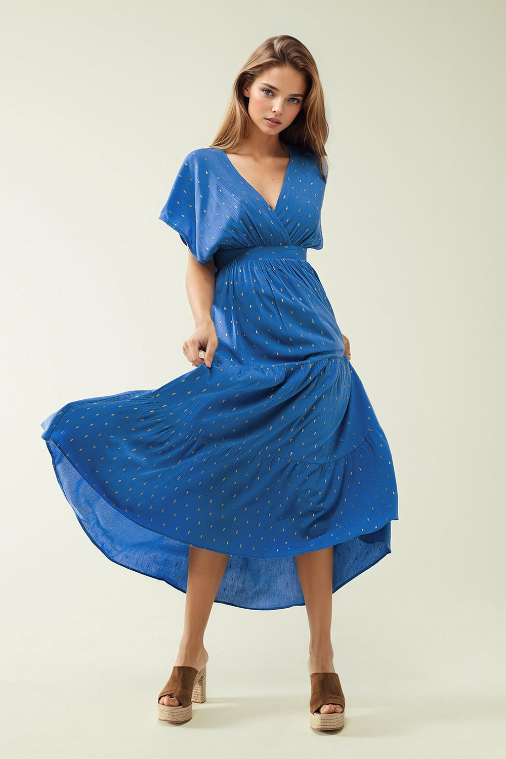 Q2 maxi vestido azul holgado con detalles dorados