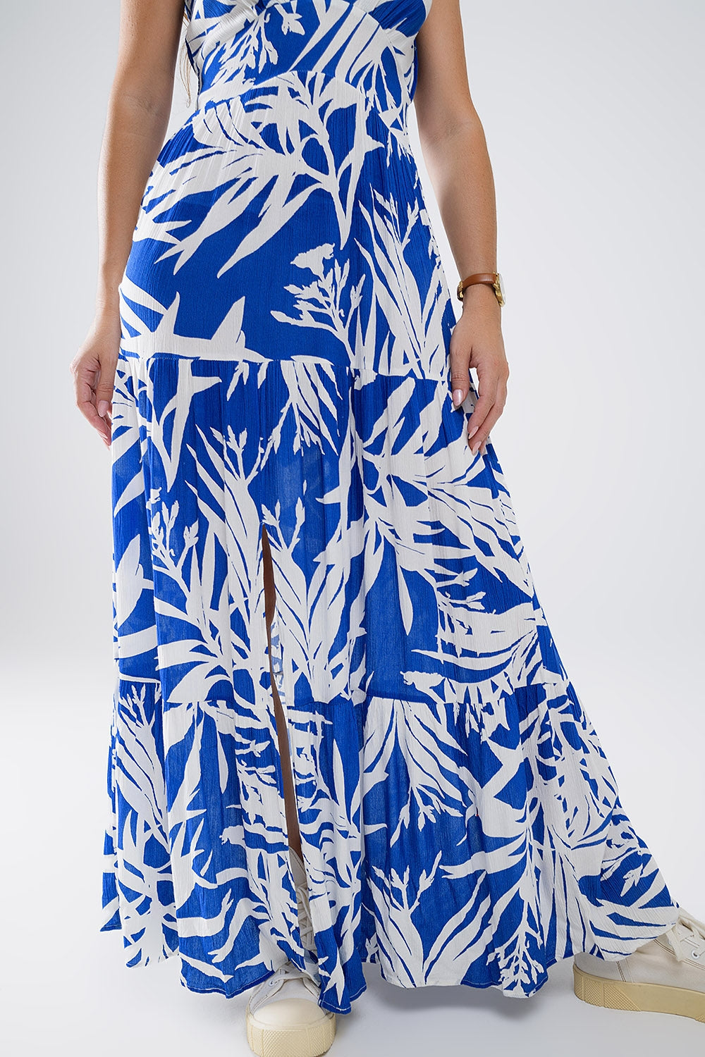 Maxi Vestido con Escote en V y Estampado Tropical en Azul Q2