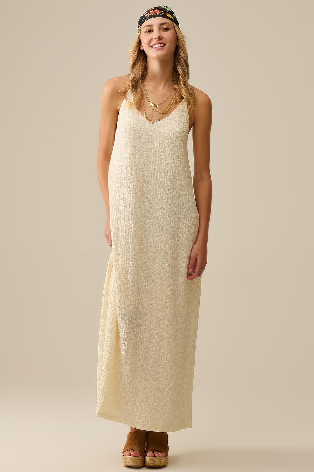 Maxi Vestido con Tirantes y Cuentas en Crema Q2